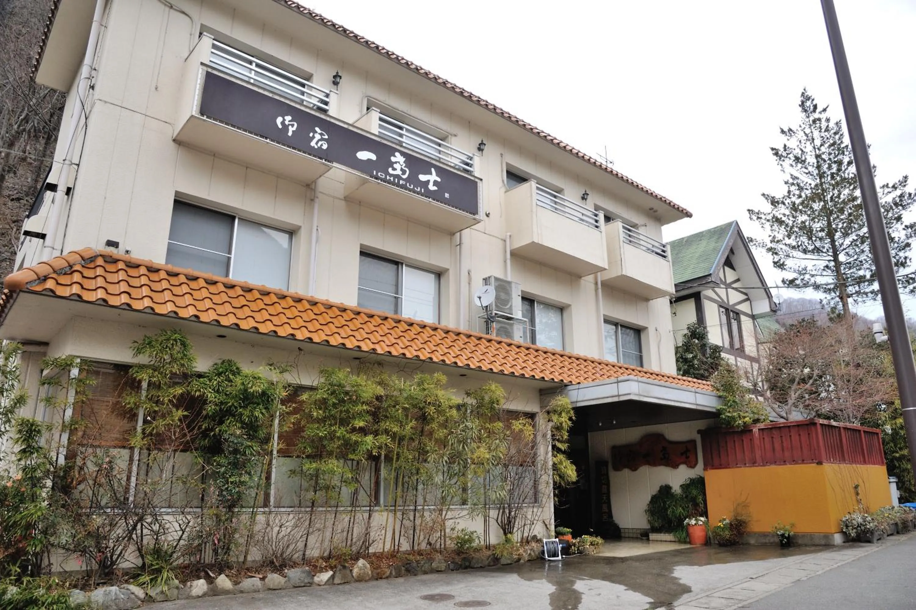 Facade/entrance in Oyado Ichifuji
