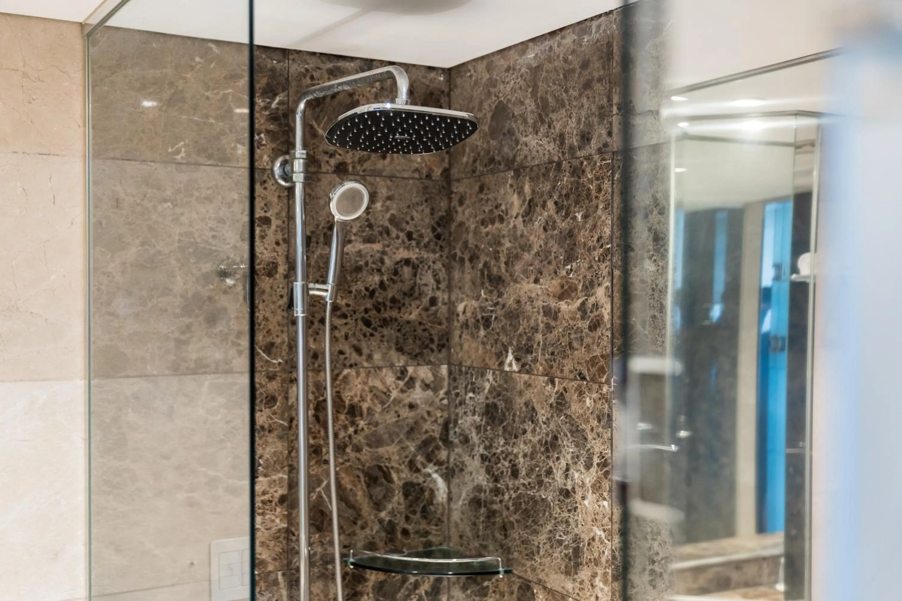 Shower in Hotel Maremons