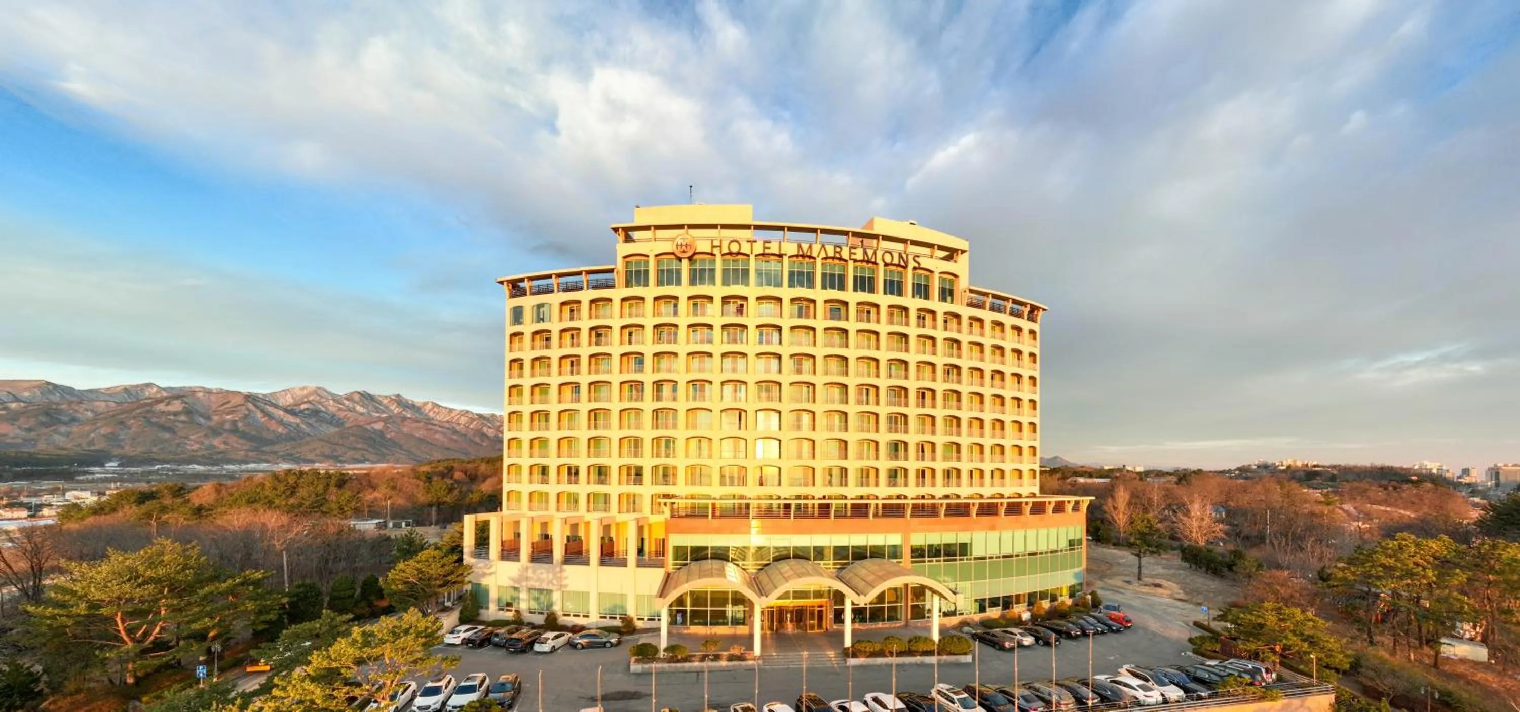 Property building in Hotel Maremons