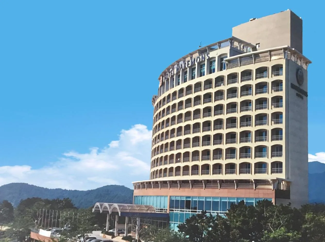 Property building in Hotel Maremons