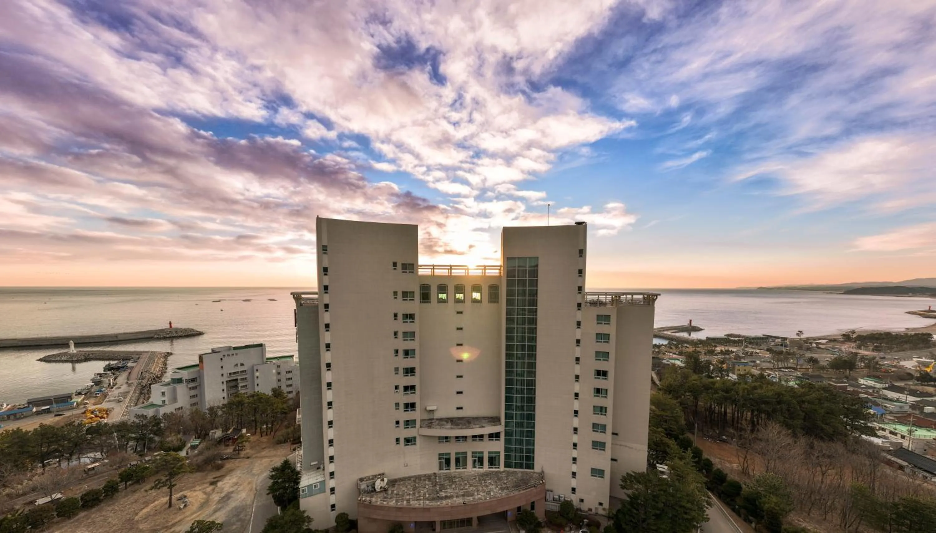 Property building in Hotel Maremons