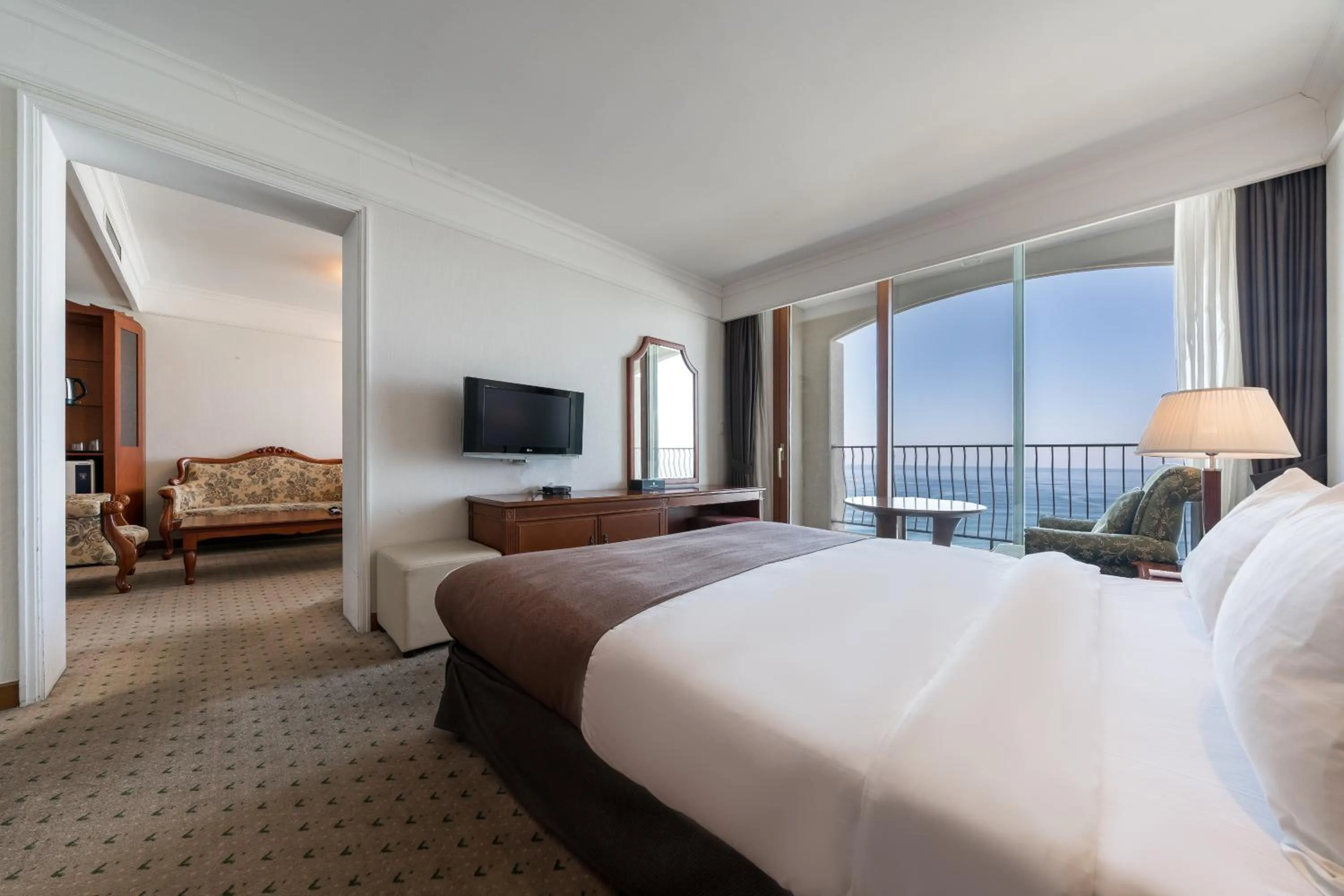 Living room, Bed in Hotel Maremons