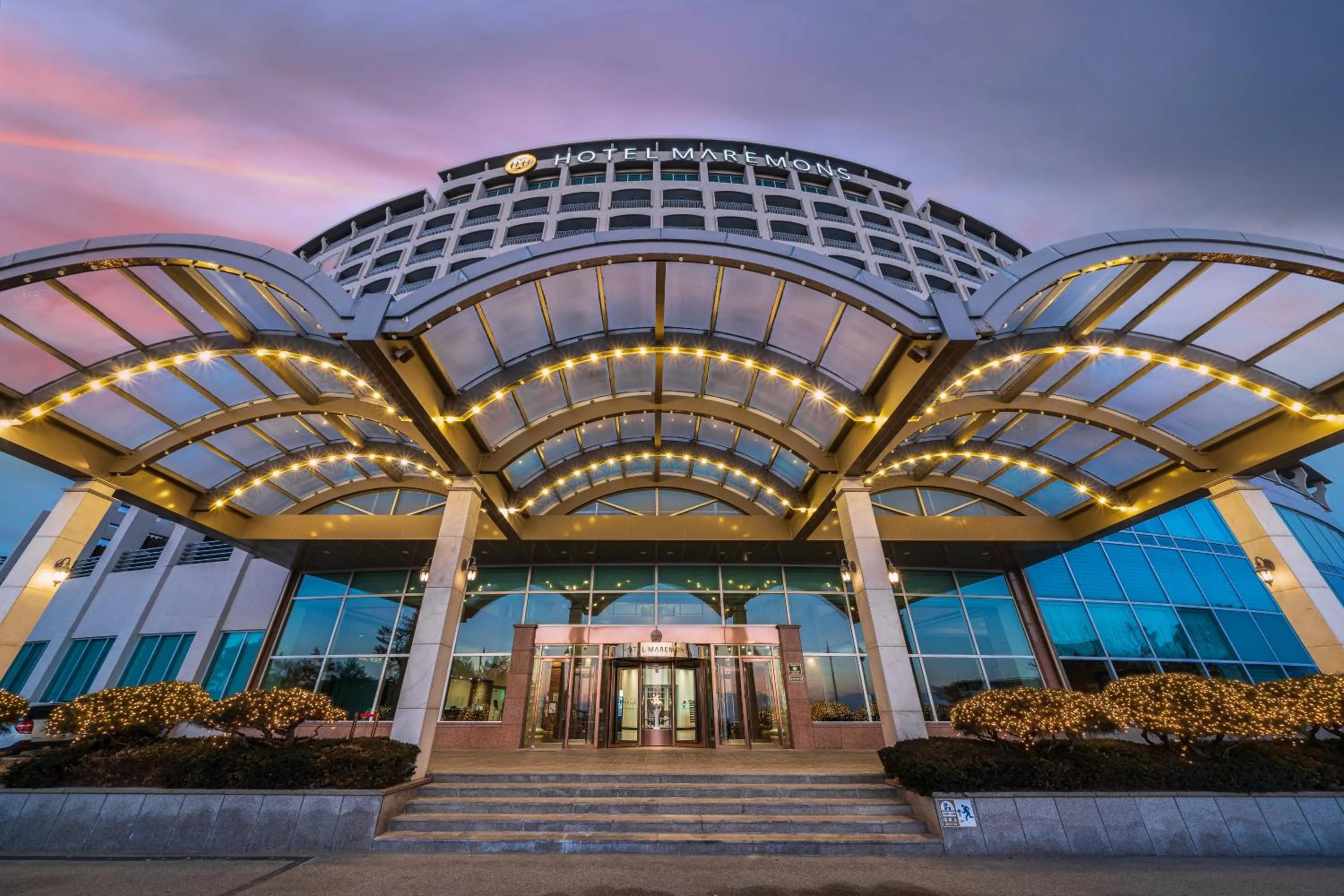 Property building in Hotel Maremons