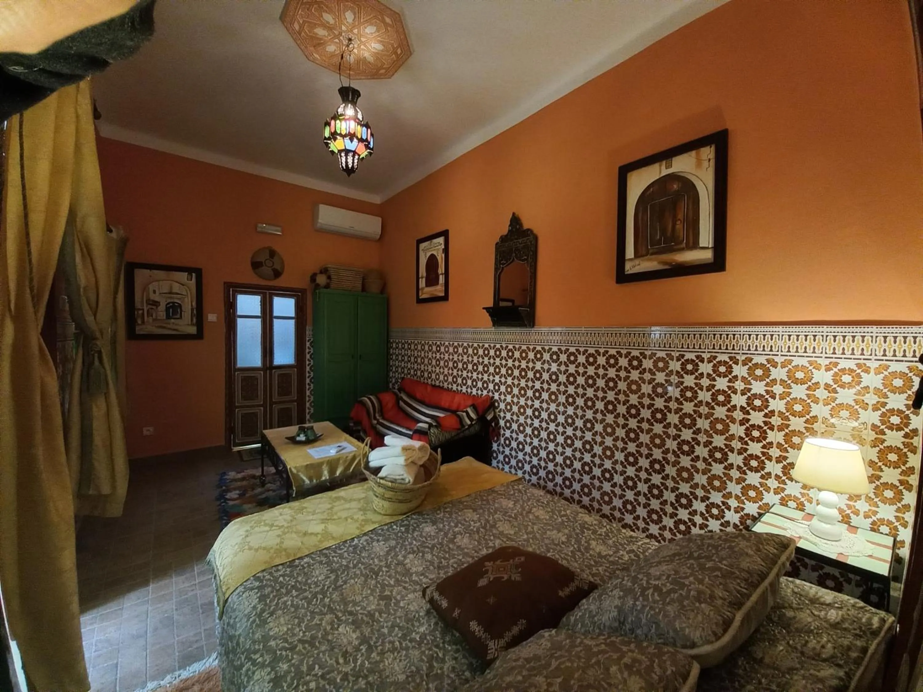 Photo of the whole room, Bed in Dar Pa Labzioui