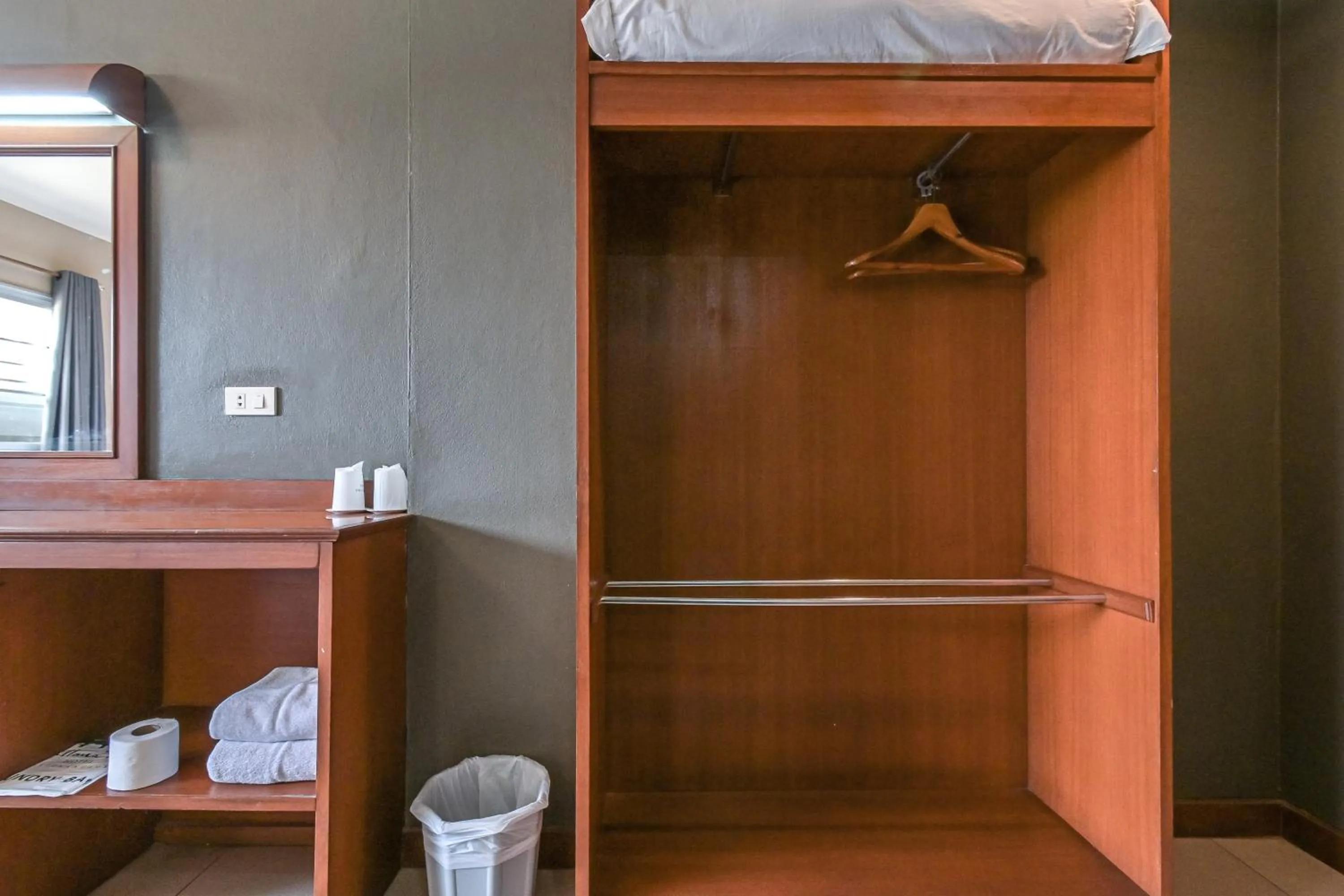 wardrobe in Rattana Park Hotel