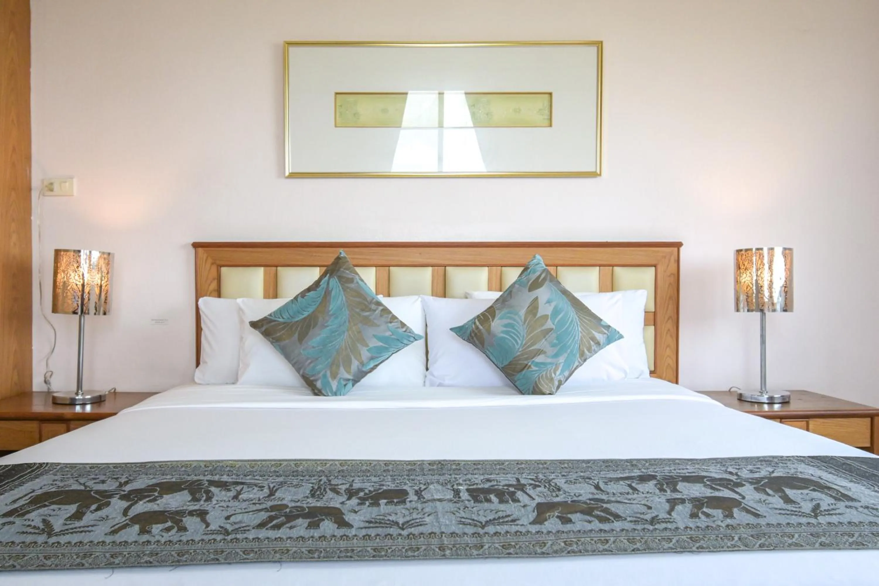 Bed in Rattana Park Hotel