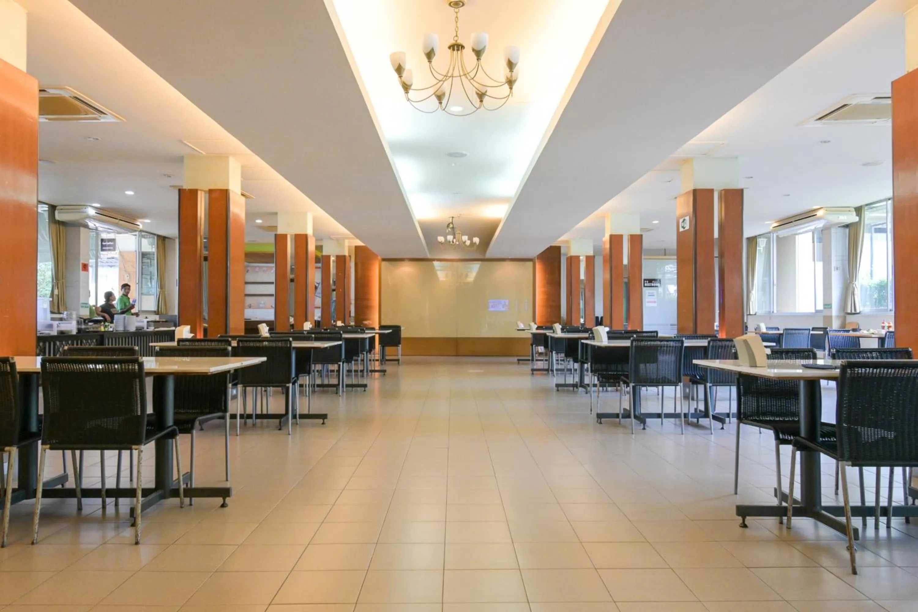 Restaurant/places to eat in Rattana Park Hotel