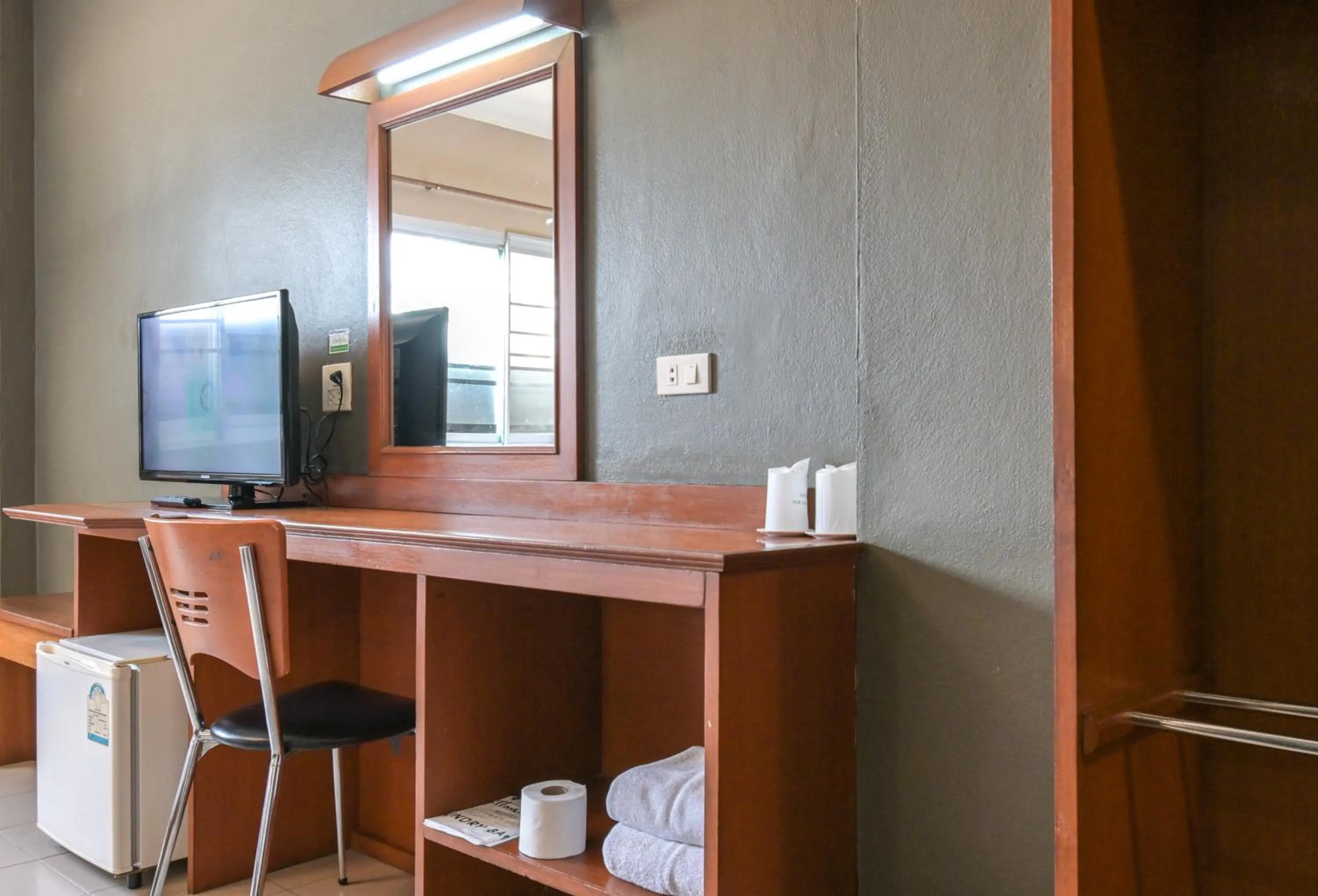 hair dresser in Rattana Park Hotel