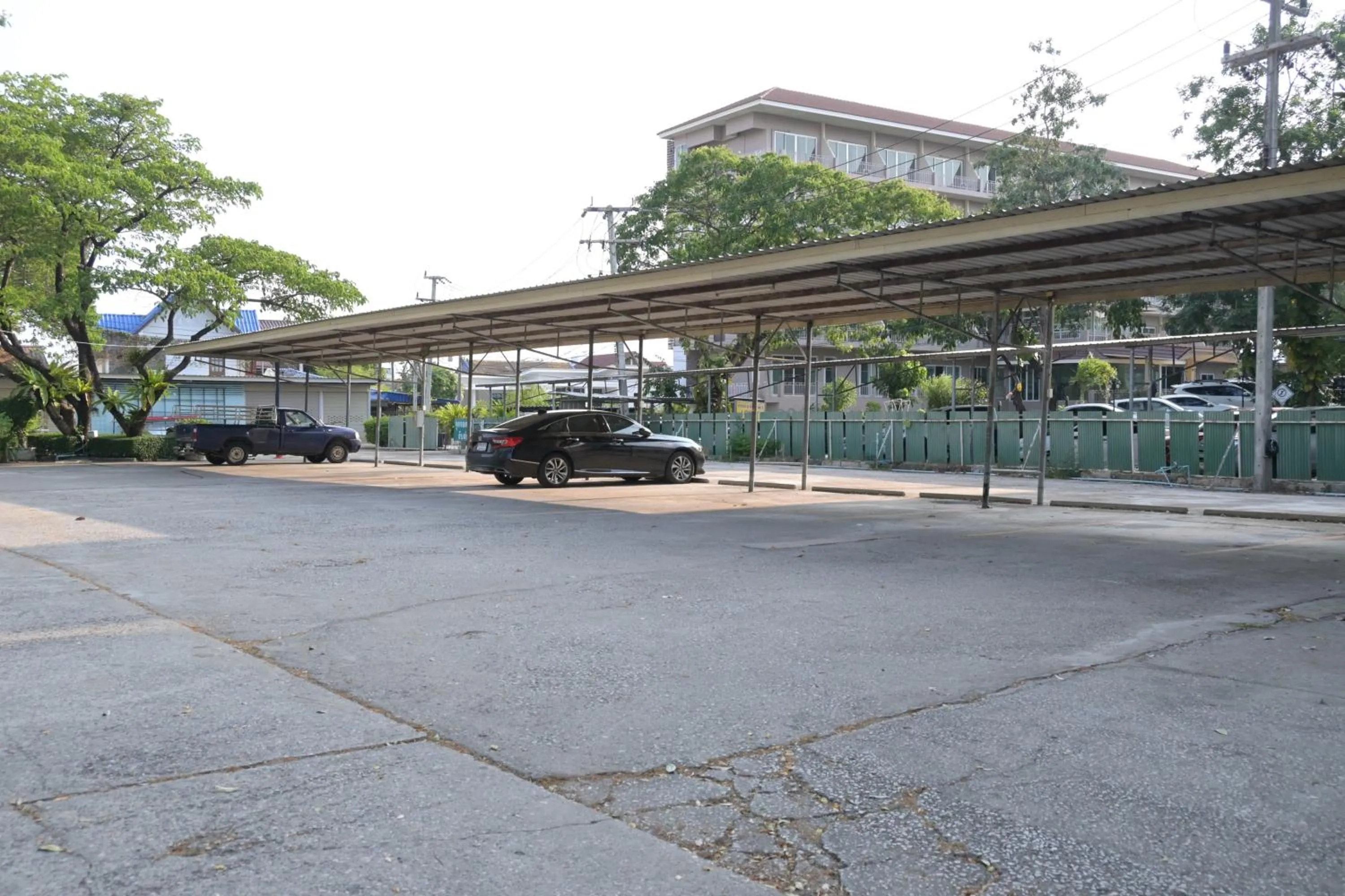 Parking in Rattana Park Hotel