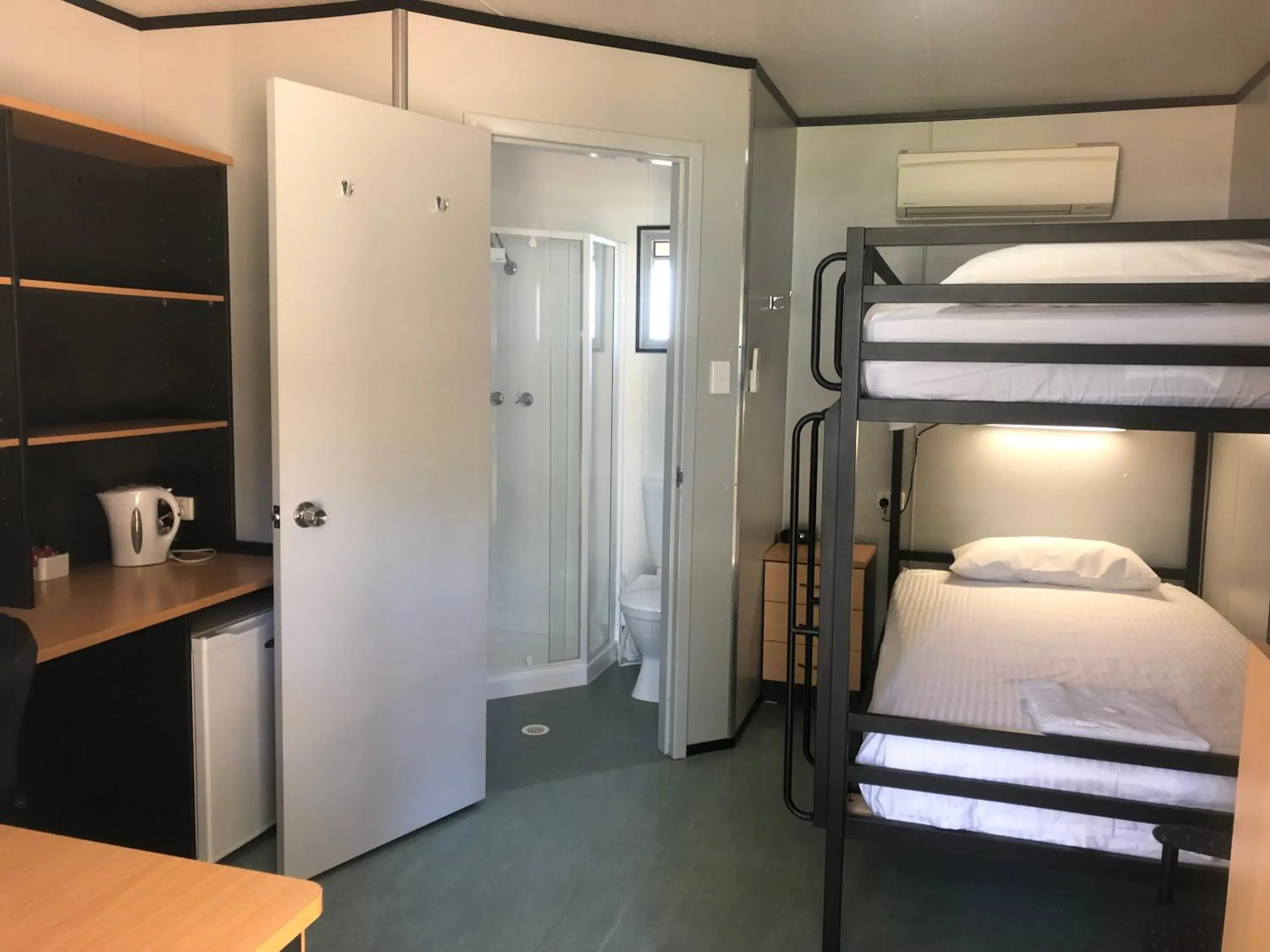 Standard Twin Room - single occupancy in Peppermint Grove Beach Holiday Park Standard Twin Room - single occupancy in Peppermint Grove Beach Holiday Park