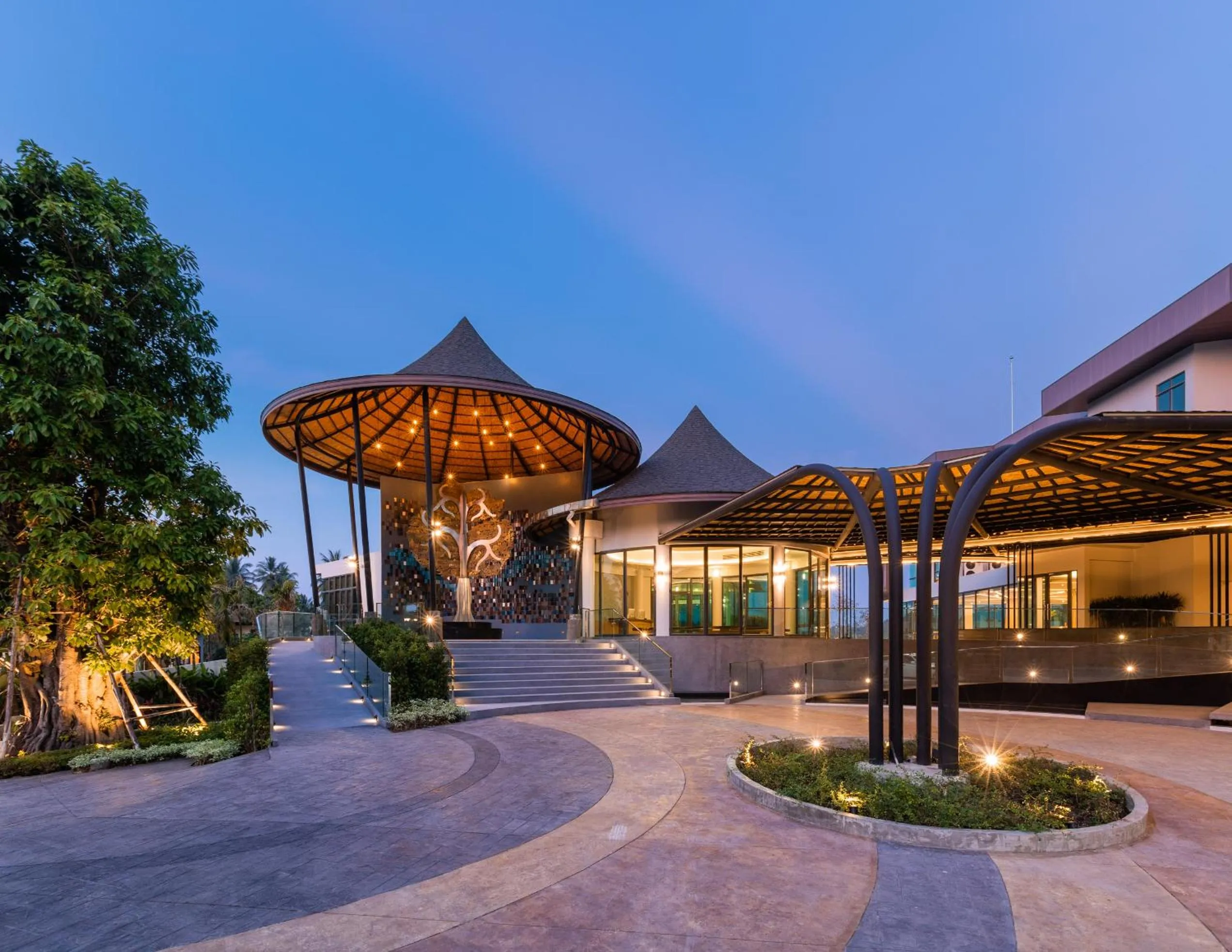 Facade/entrance in Na Tree Tara Riverside Resort Amphawa Damnoensaduak