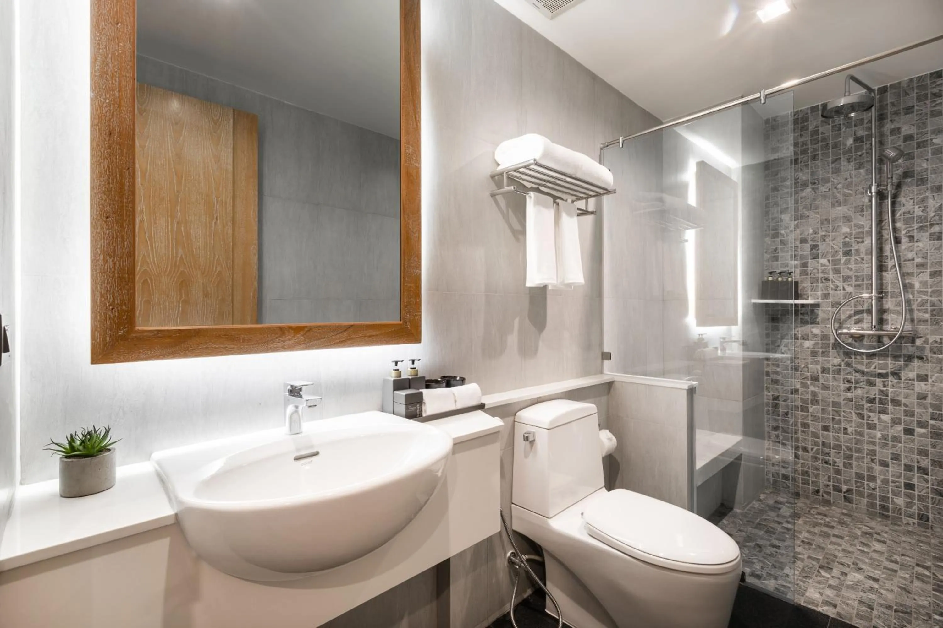 Bathroom in Na Tree Tara Riverside Resort Amphawa Damnoensaduak