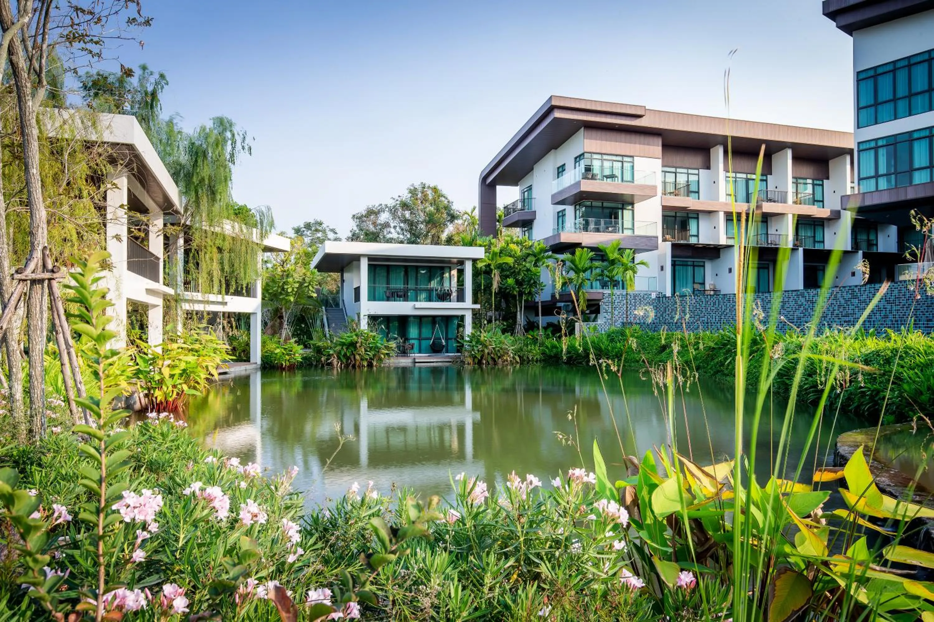 Garden in Na Tree Tara Riverside Resort Amphawa Damnoensaduak
