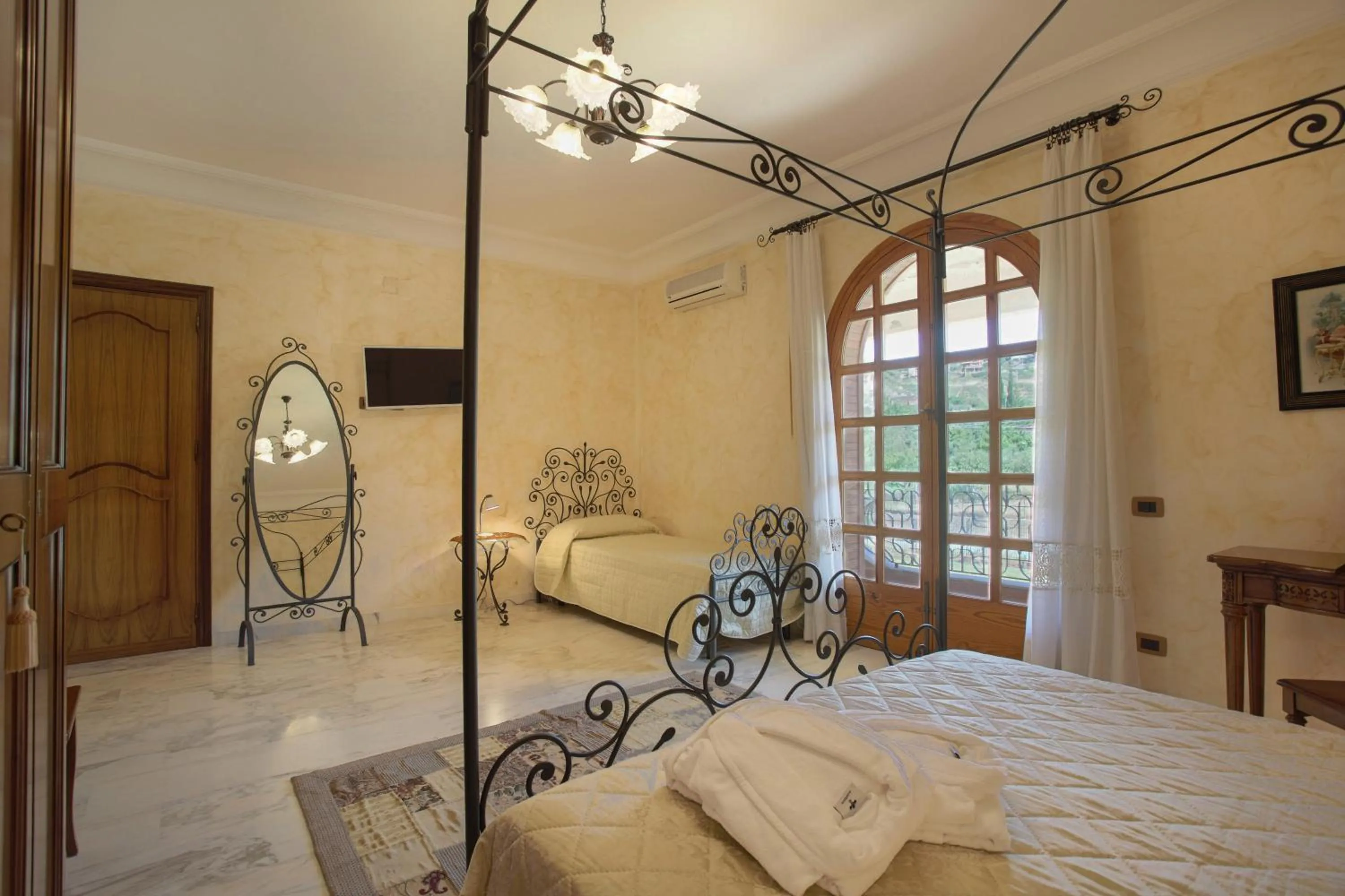 Bedroom, Bed in Villa Diana