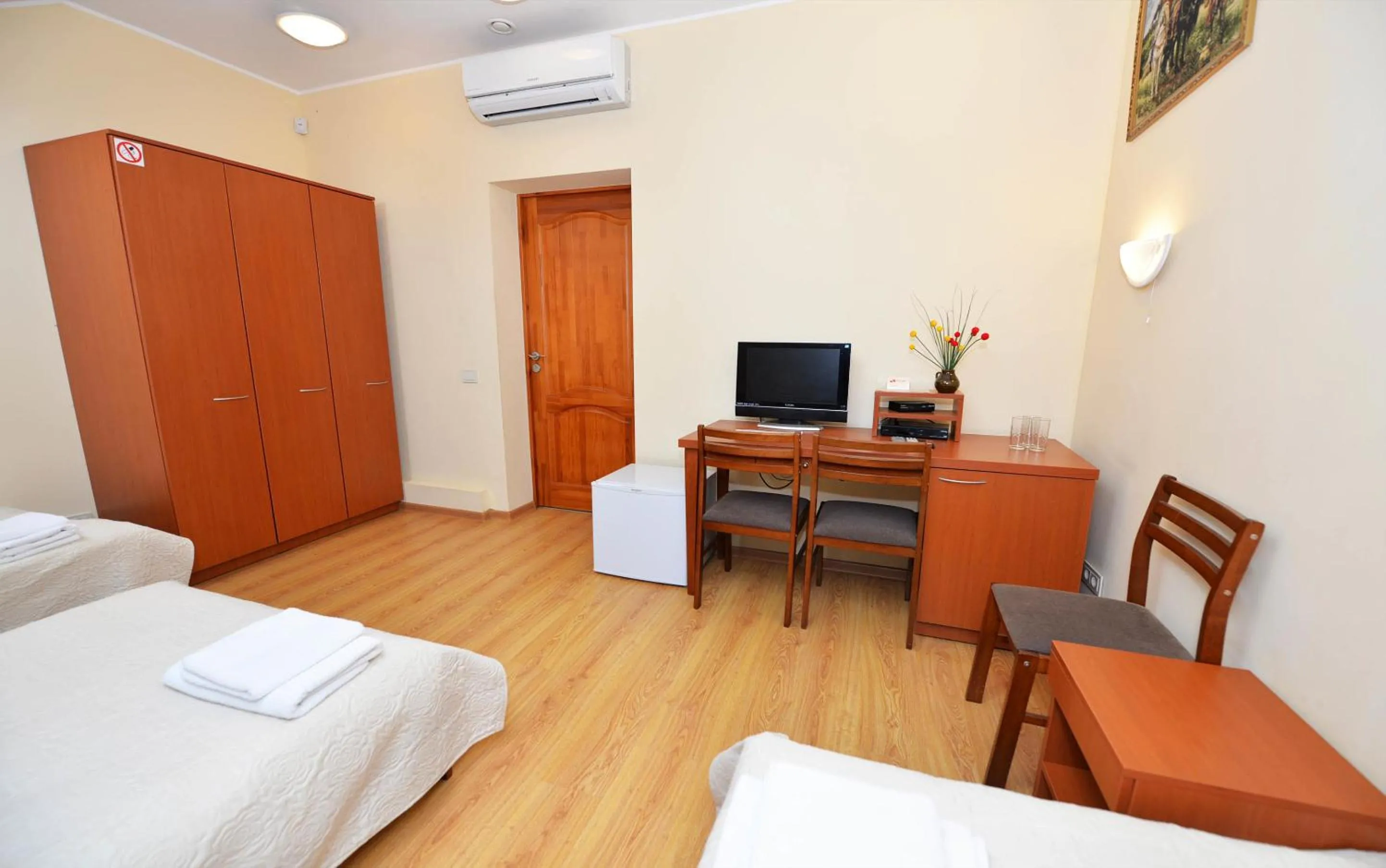 Photo of the whole room, Bed in Klaipeda INN Private Parking and Kitchen