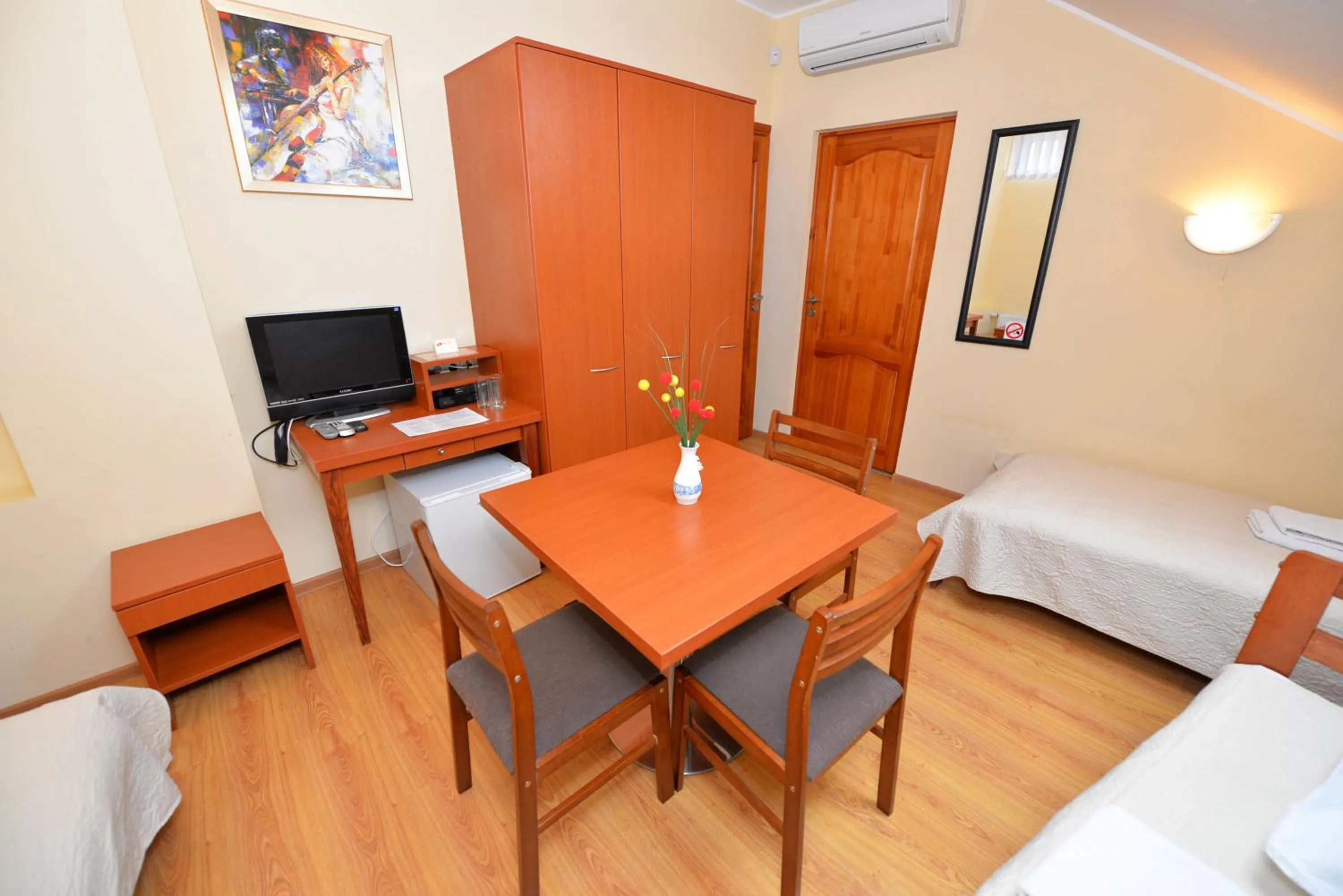 Photo of the whole room, Bed in Klaipeda INN Private Parking and Kitchen