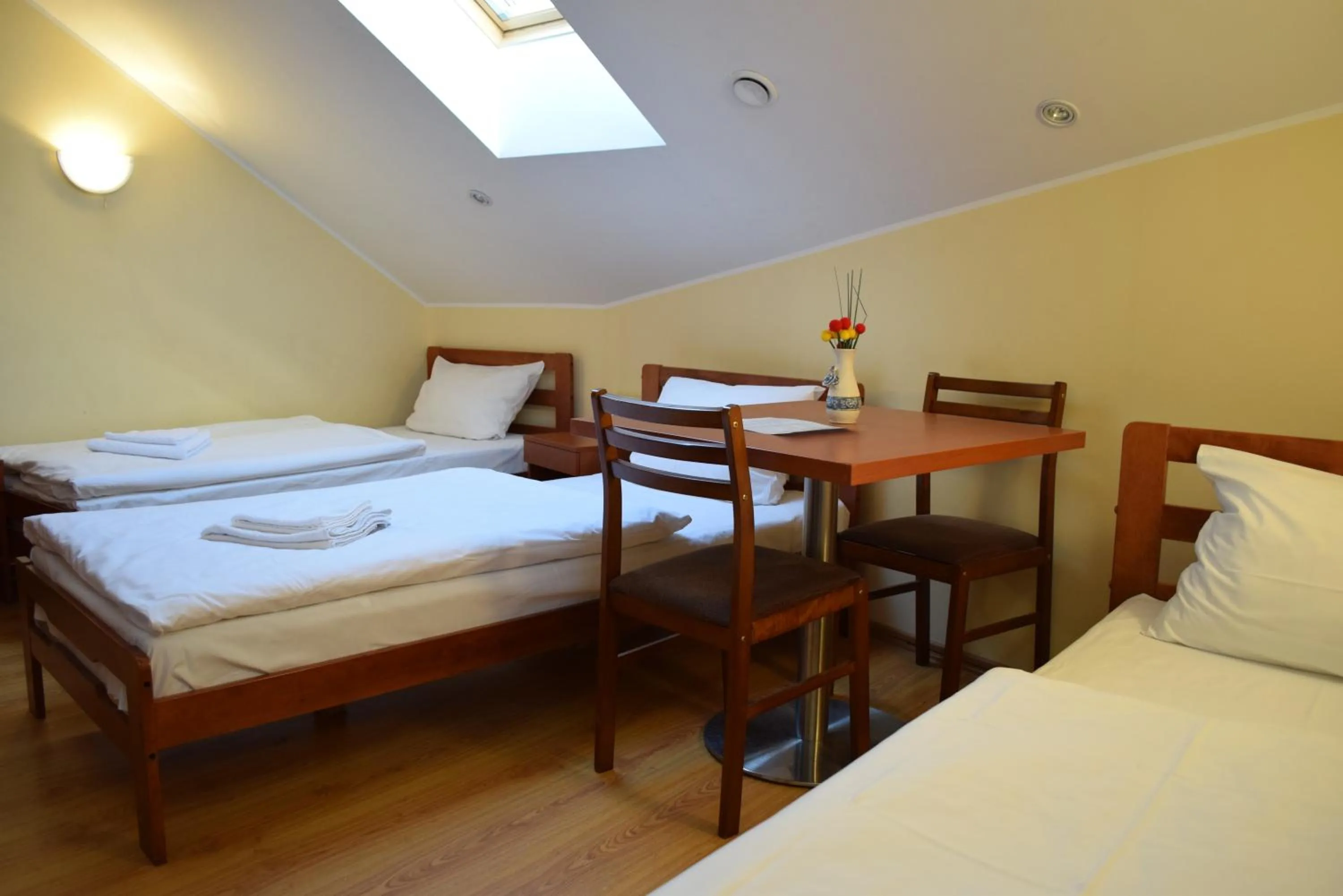 Photo of the whole room, Bed in Klaipeda INN Private Parking and Kitchen
