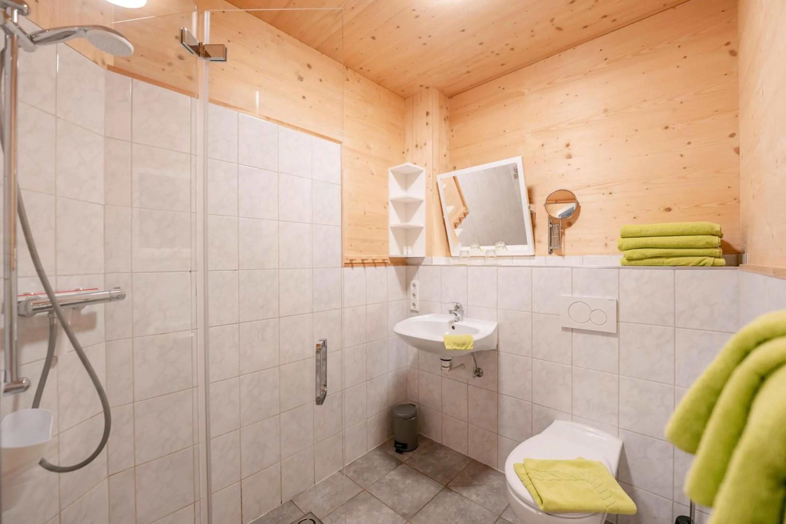 Shower in Gästehaus am Hahnenkamm