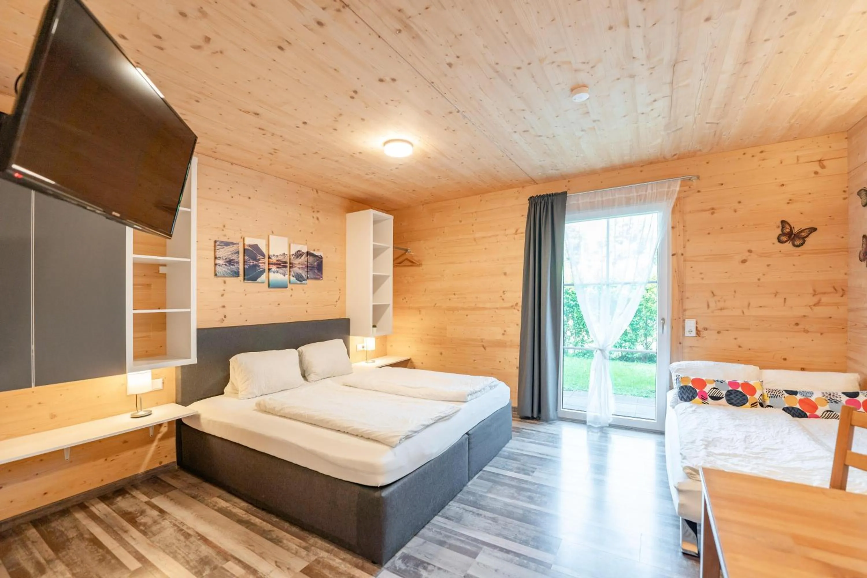 Communal lounge/ TV room, Bed in Gästehaus am Hahnenkamm