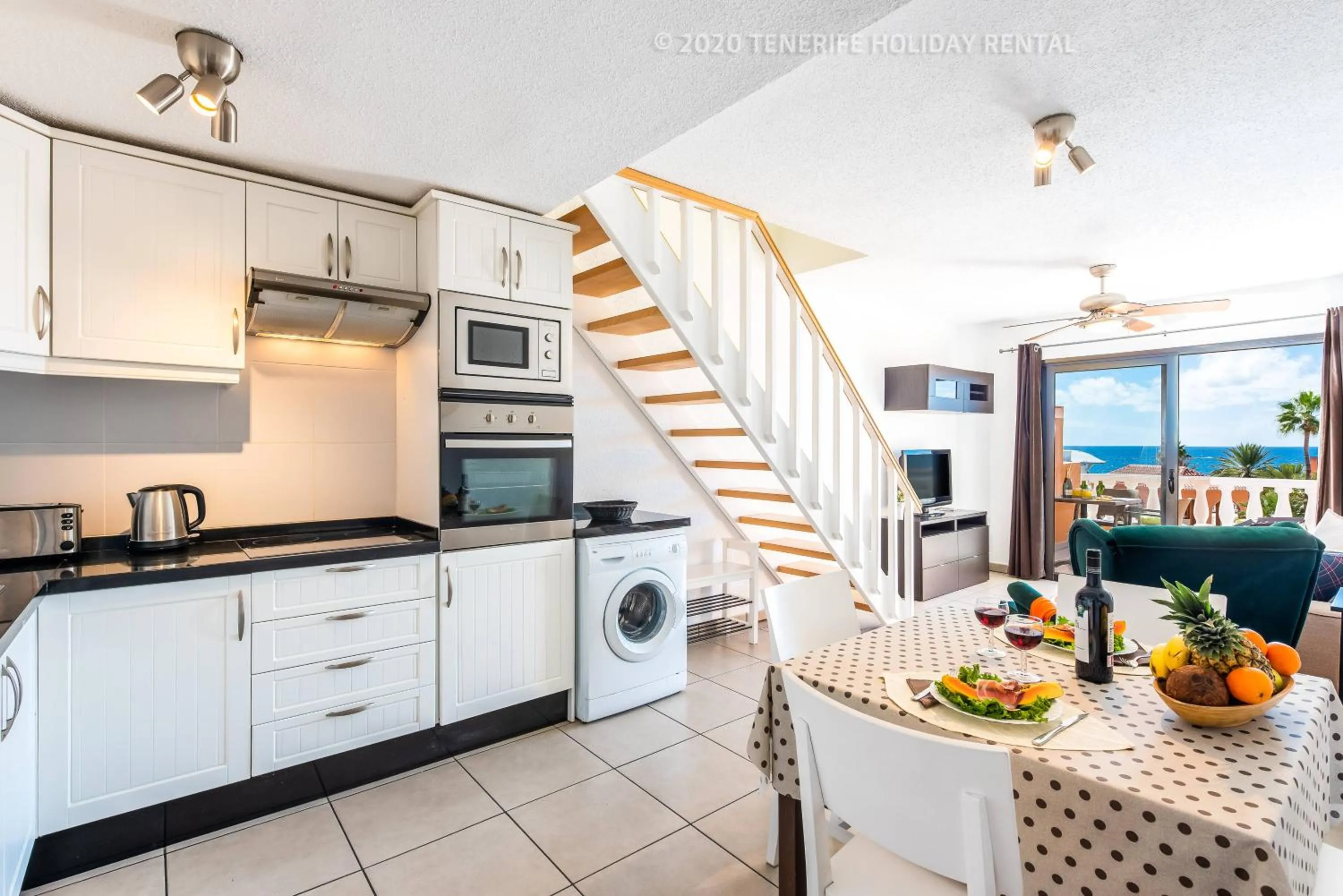 Kitchen or kitchenette in Tenerife Royal Gardens - Viviendas Vacacionales