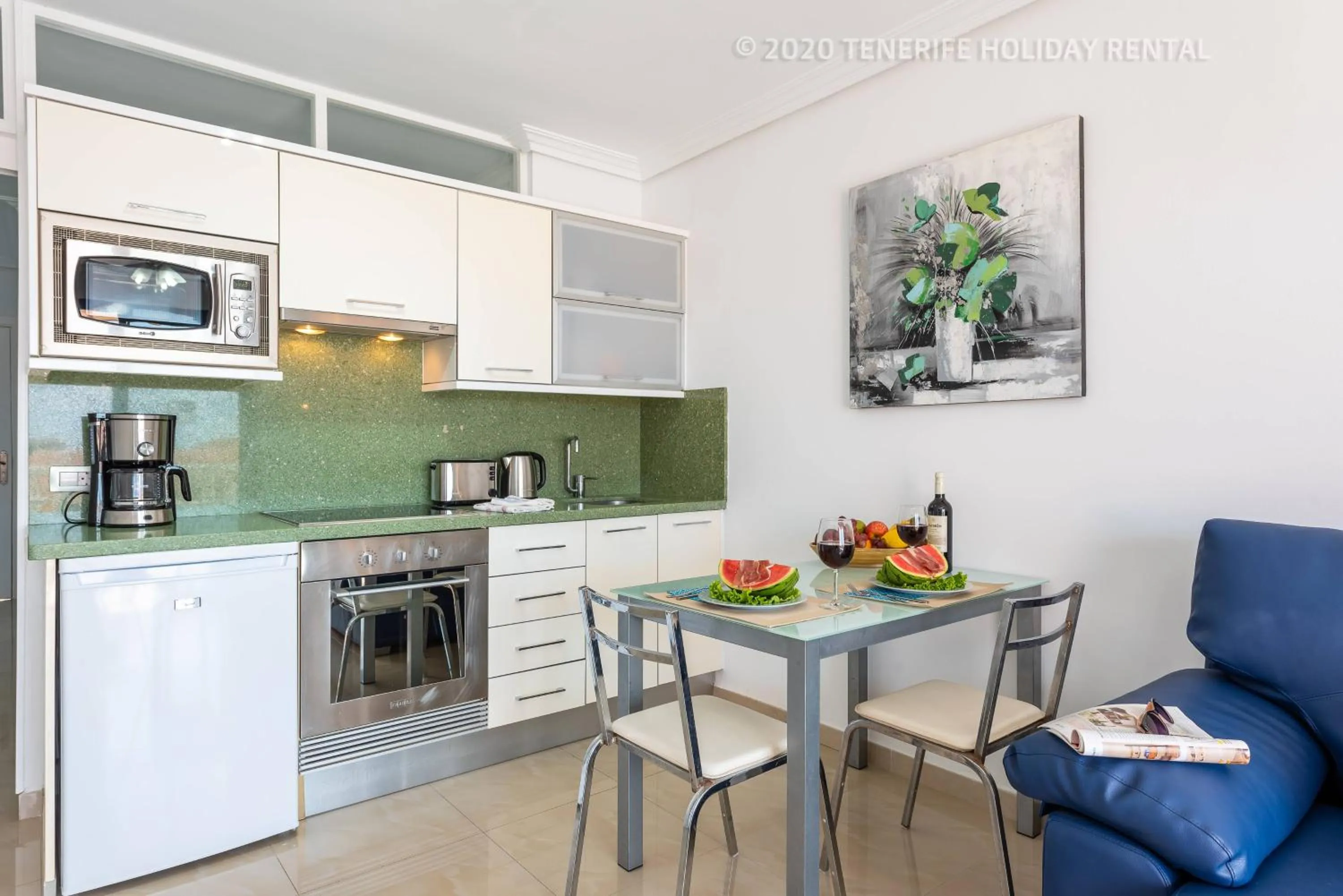 Kitchen or kitchenette in Tenerife Royal Gardens - Viviendas Vacacionales