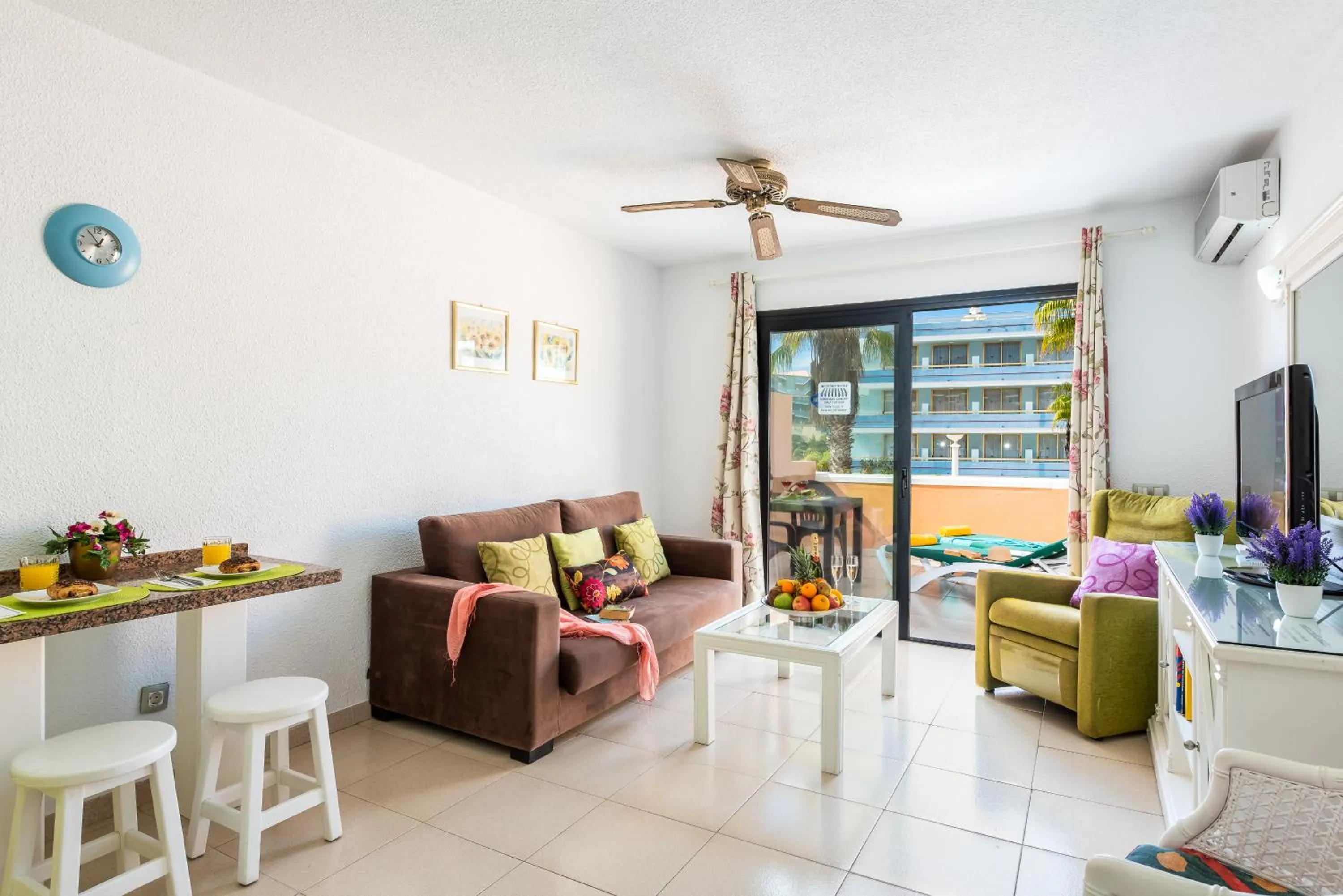 Library in Tenerife Royal Gardens - Viviendas Vacacionales