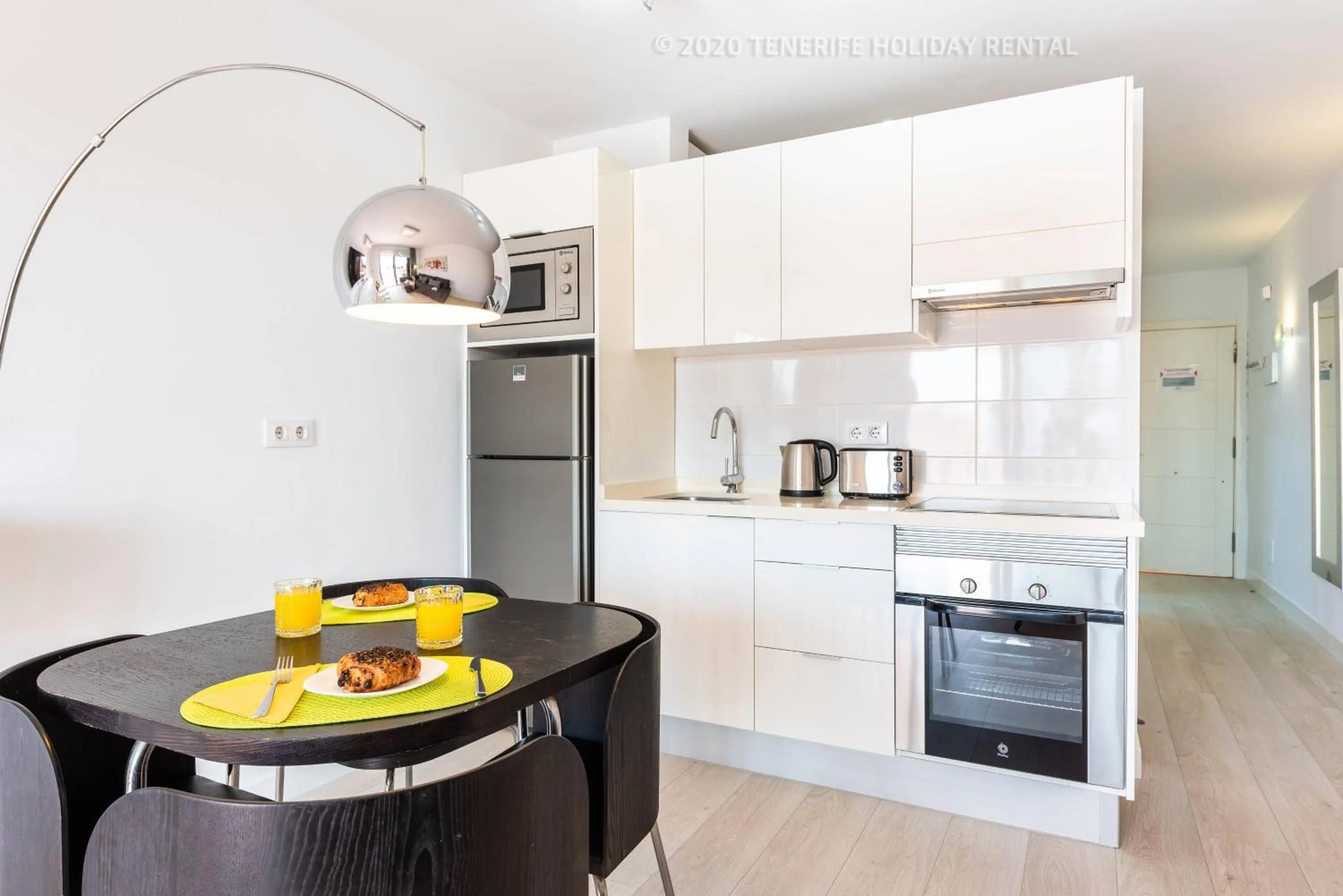 Kitchen or kitchenette in Tenerife Royal Gardens - Viviendas Vacacionales