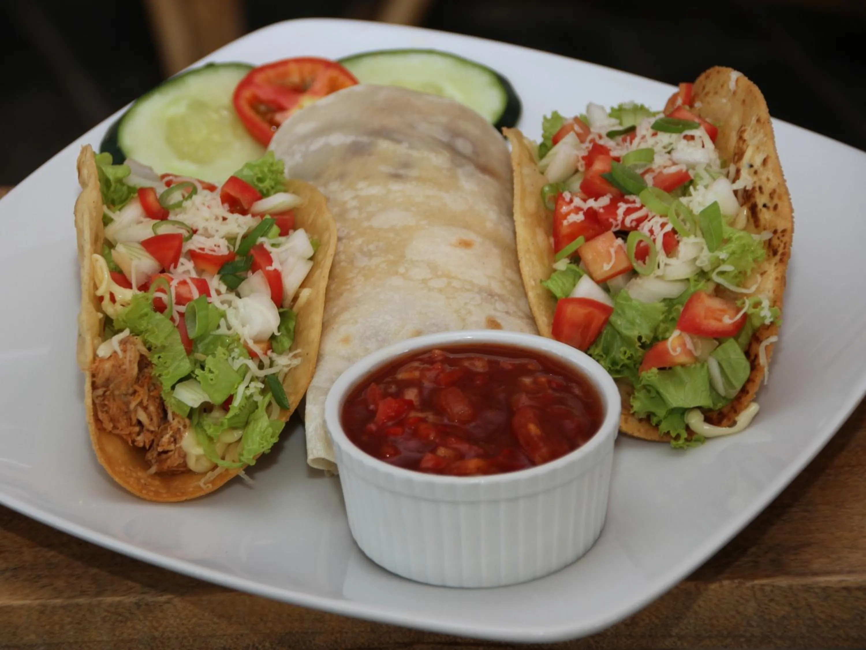 Restaurant/places to eat in Badladz Beach and Dive Resort