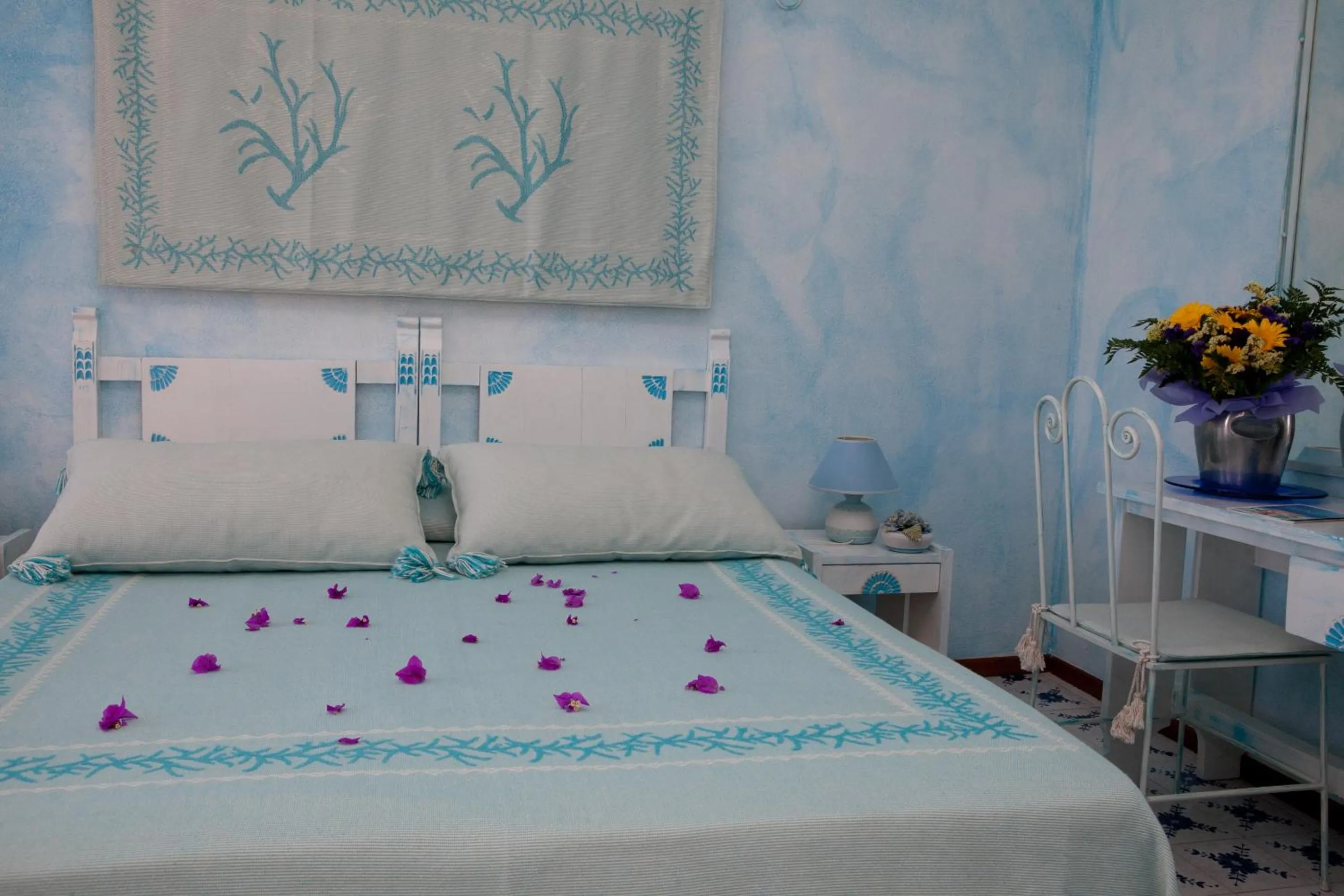 Photo of the whole room, Bed in Club Esse Shardana