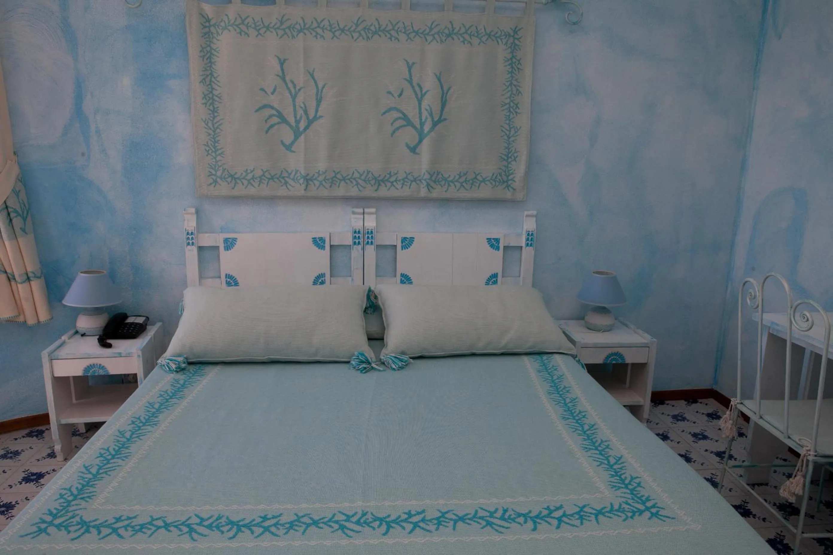 Photo of the whole room, Bed in Club Esse Shardana