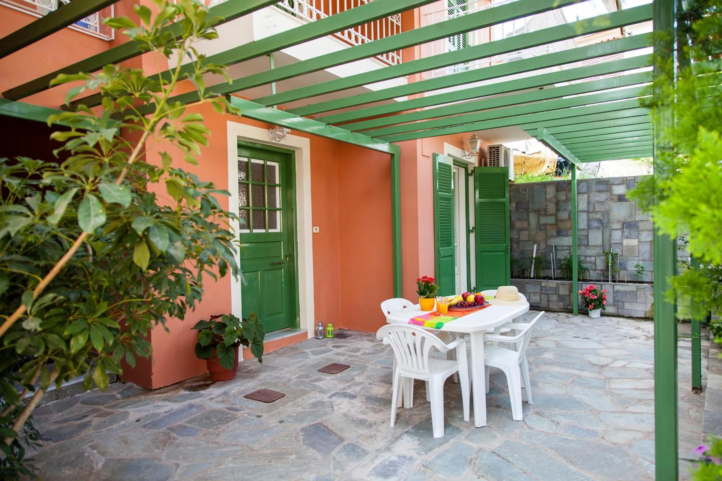Patio in Georgakis George Rooms
