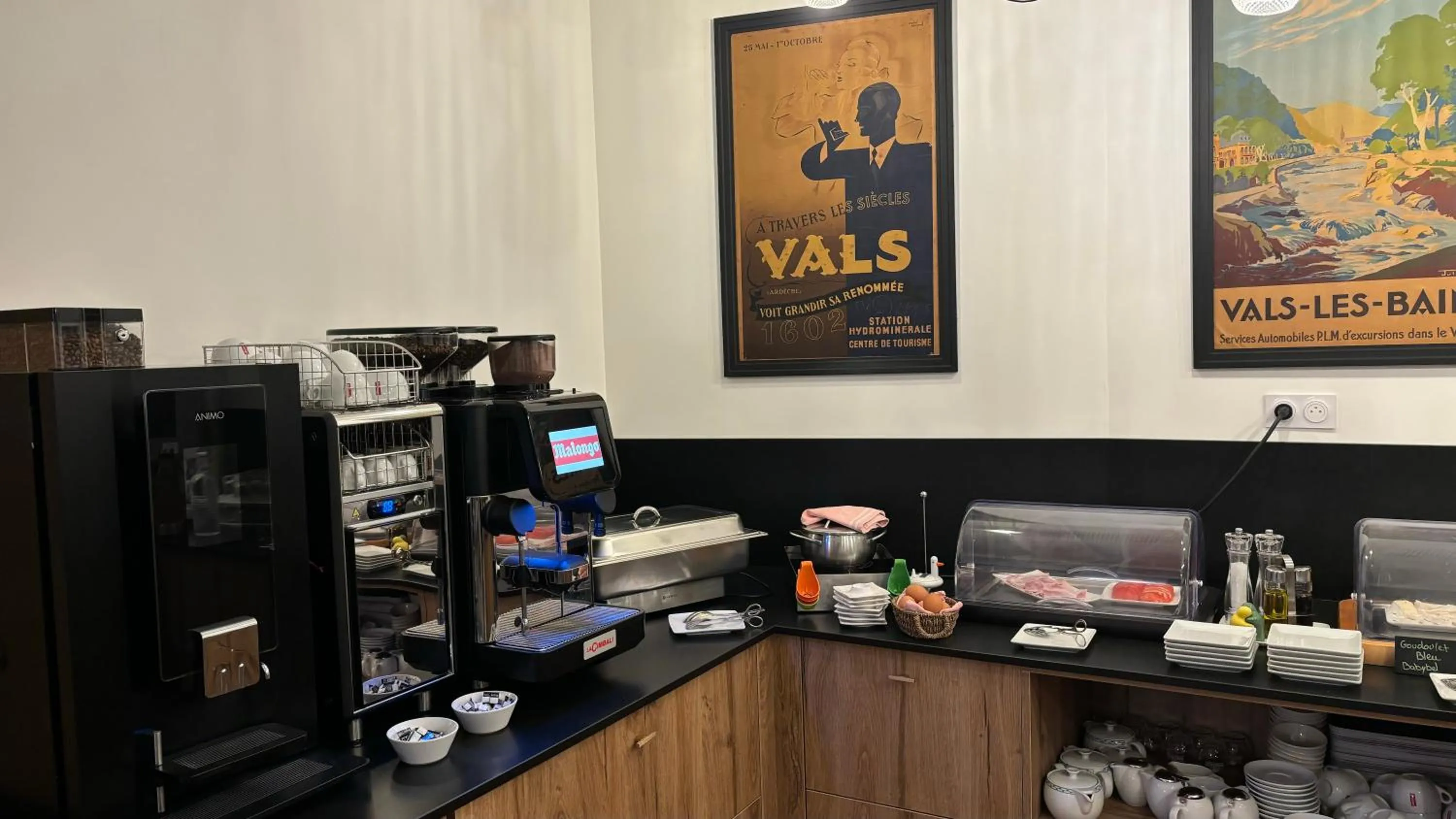 Breakfast in Logis Hôtel Restaurant Grand Hôtel de Lyon