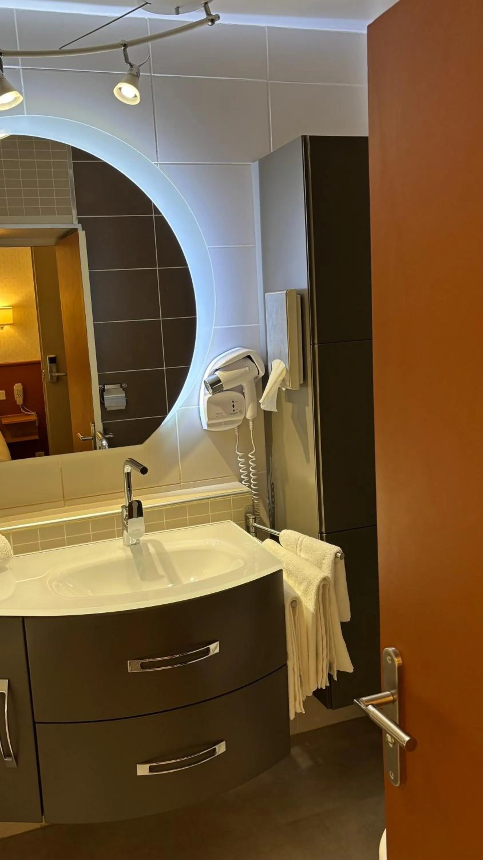 Logis Hôtel Restaurant Grand Hôtel de Lyon