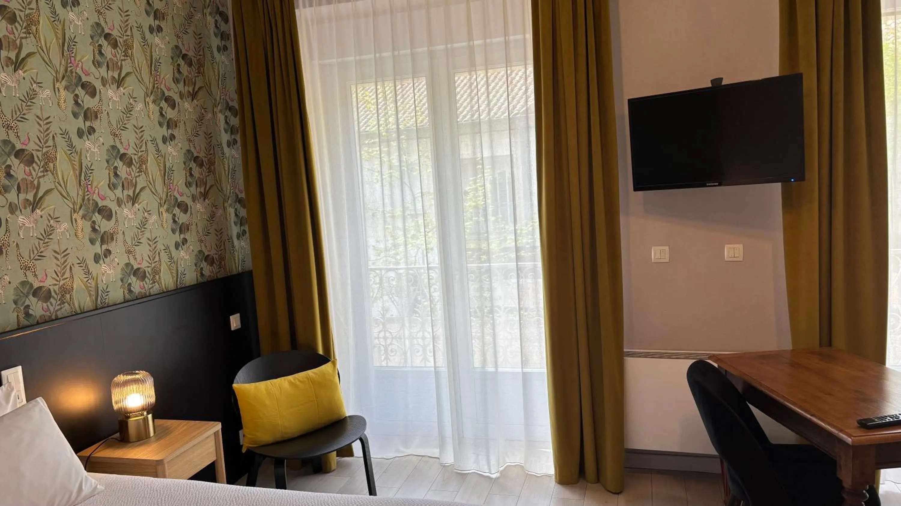 Photo of the whole room in Logis Hôtel Restaurant Grand Hôtel de Lyon