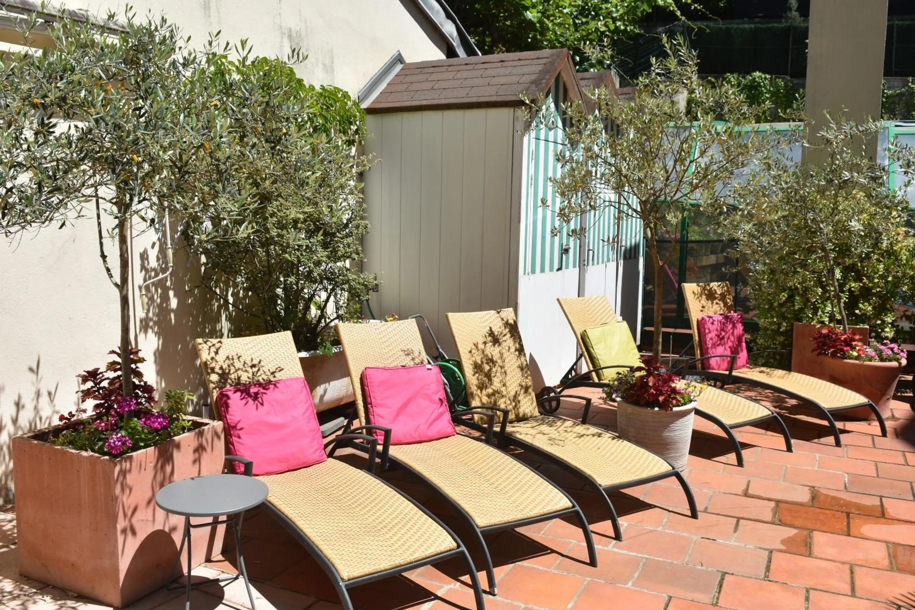 Balcony/Terrace in Logis Hôtel Restaurant Grand Hôtel de Lyon
