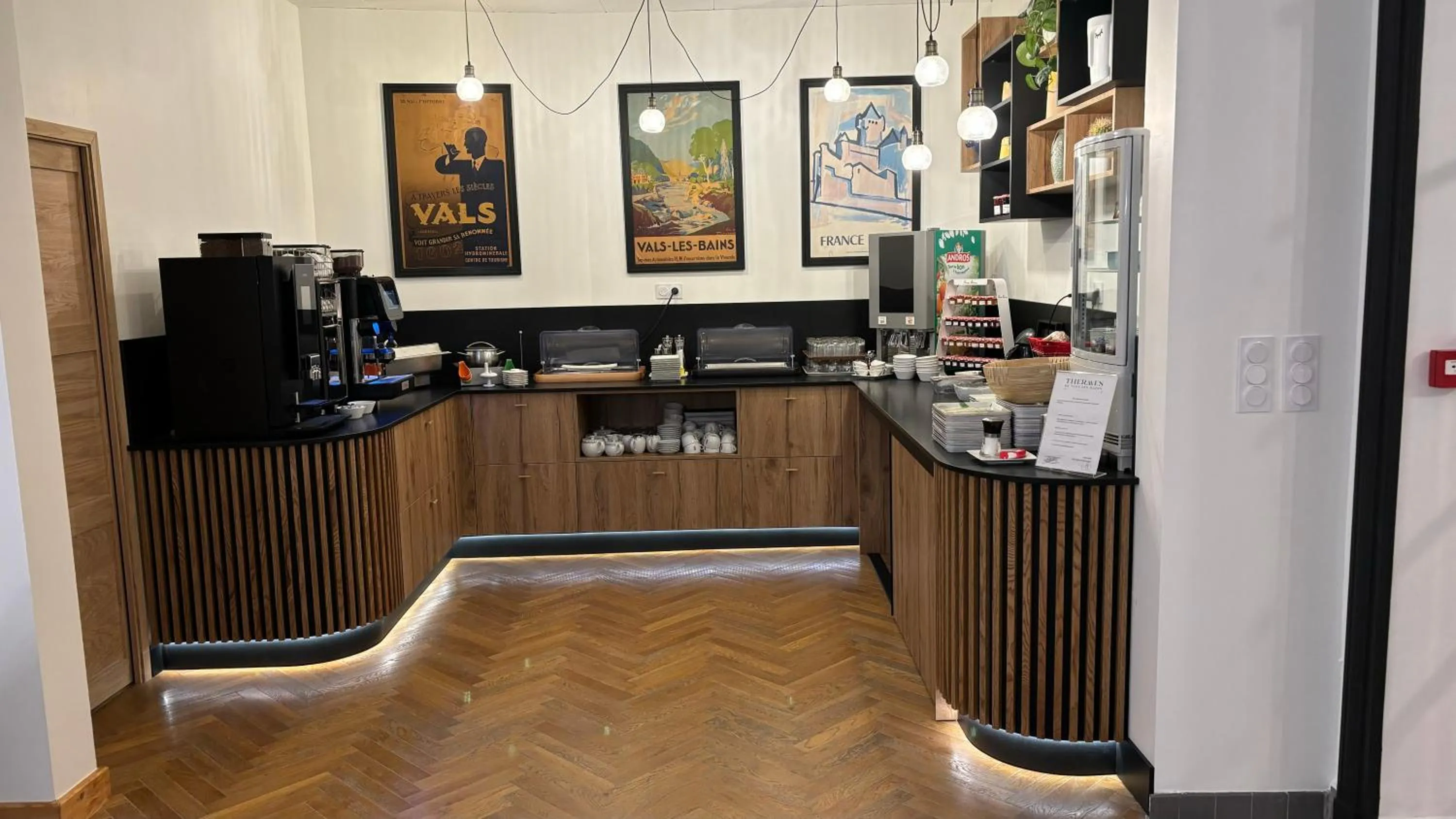 Breakfast in Logis Hôtel Restaurant Grand Hôtel de Lyon