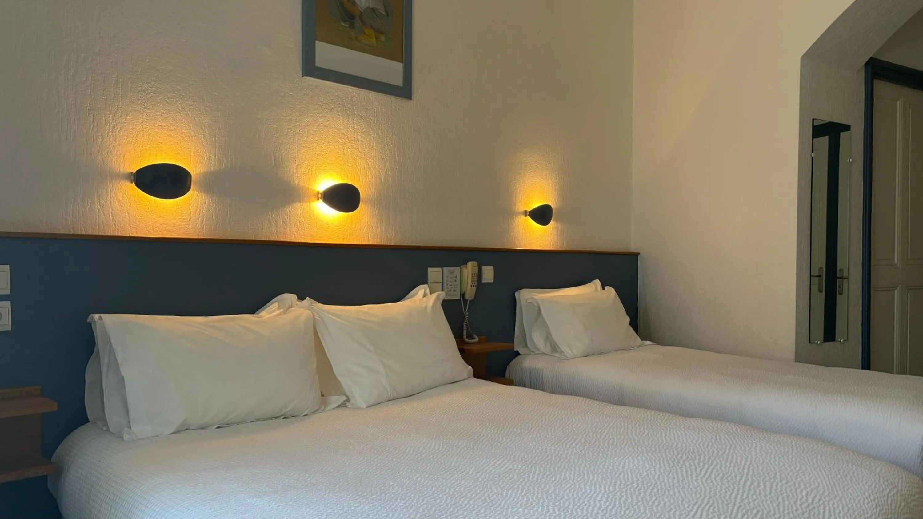 Bedroom, Bed in Logis Hôtel Restaurant Grand Hôtel de Lyon