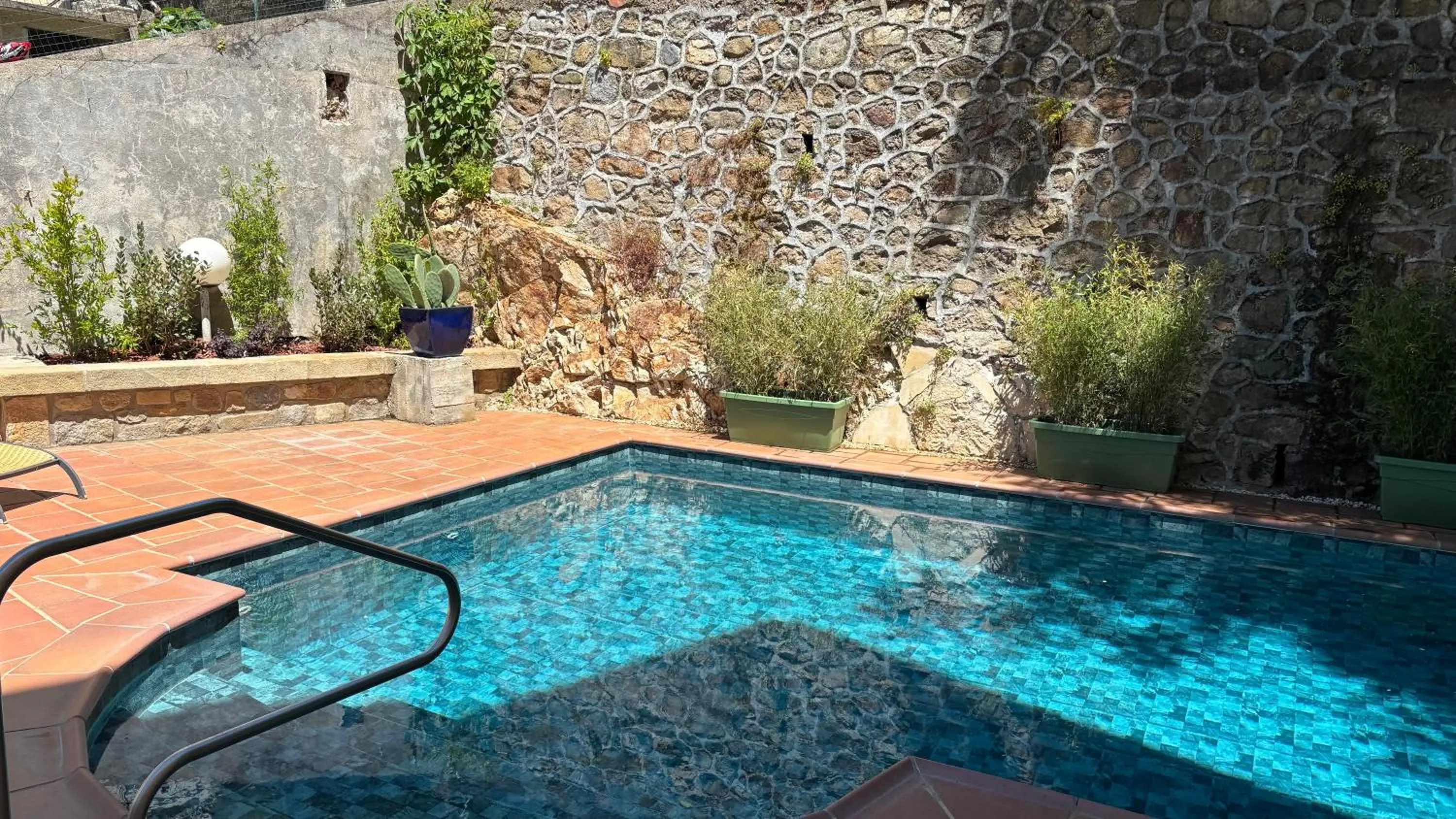 Swimming pool in Logis Hôtel Restaurant Grand Hôtel de Lyon