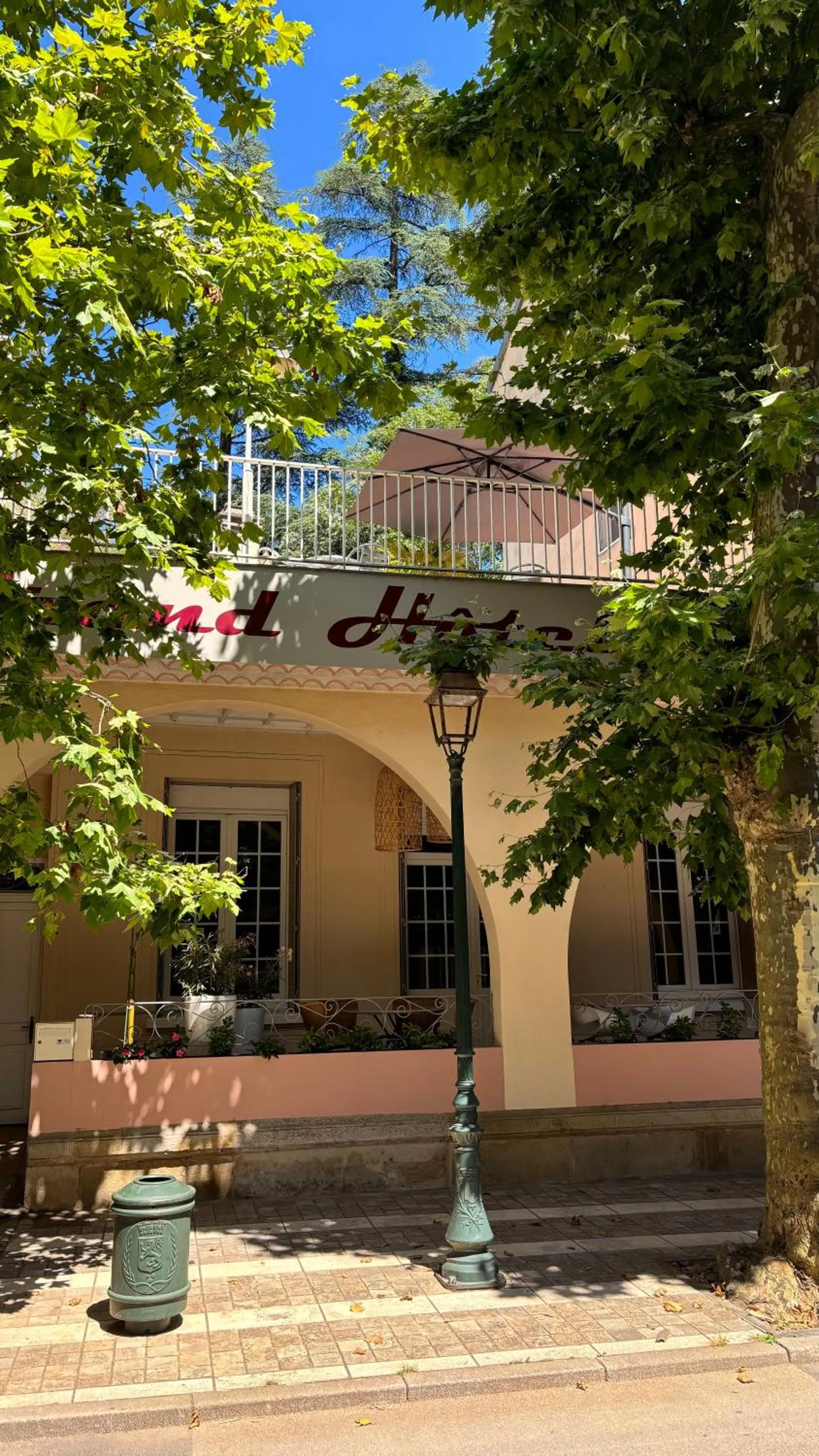 Logis Hôtel Restaurant Grand Hôtel de Lyon