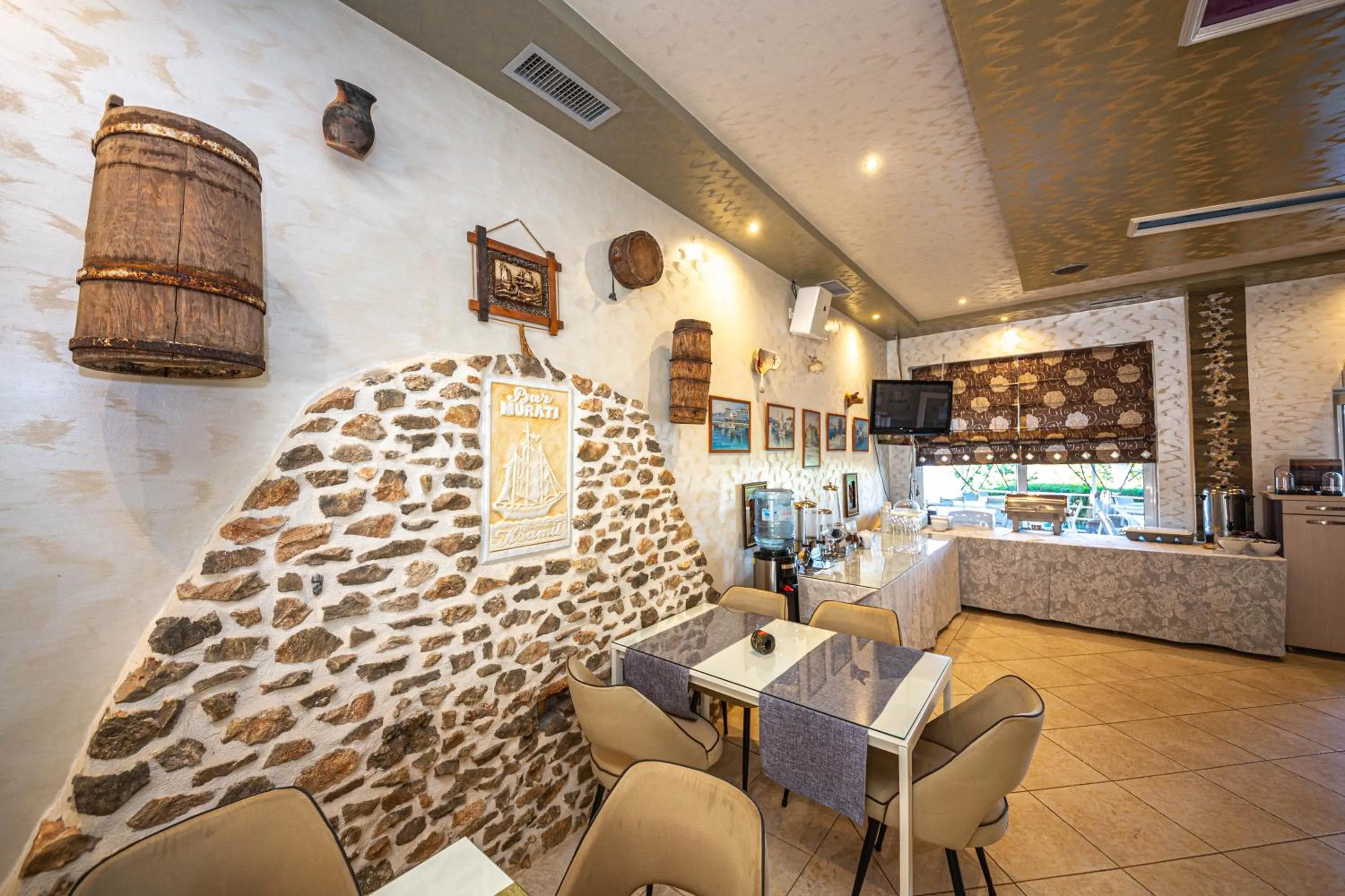 Restaurant/places to eat in Hotel Murati