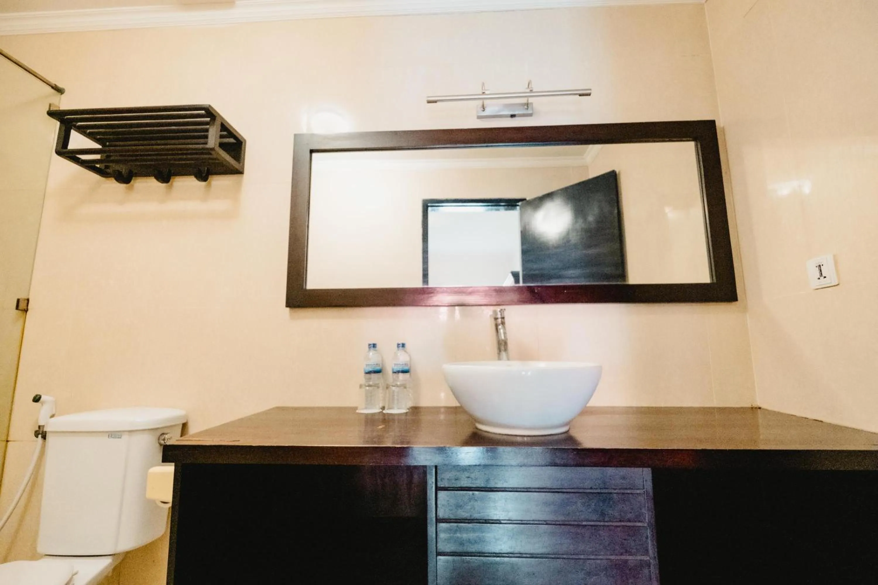 Bathroom in Sarinande Hotel