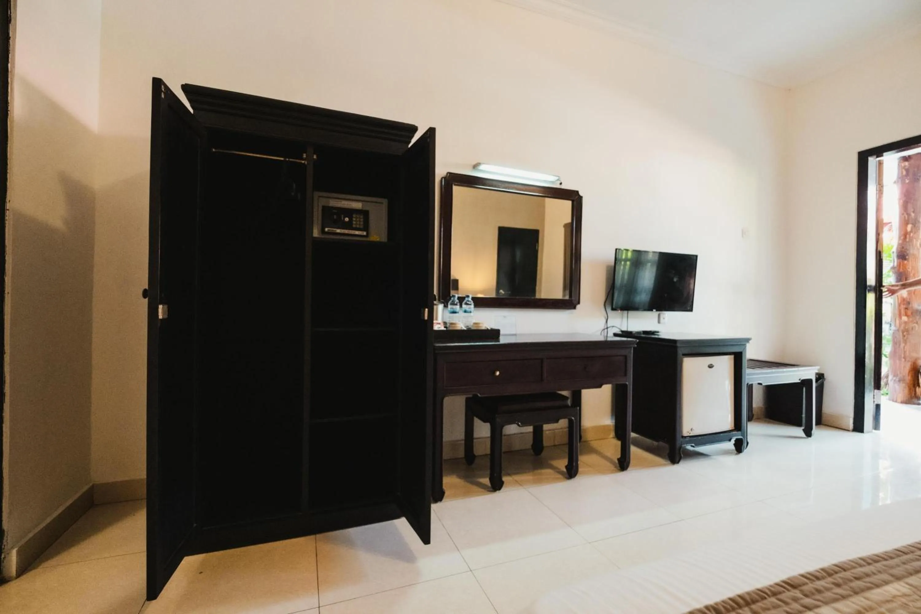 TV and multimedia in Sarinande Hotel