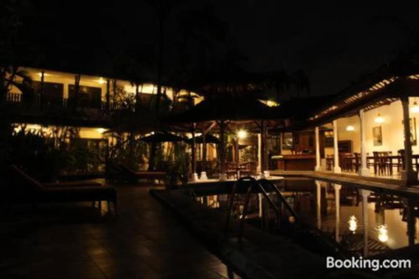 Swimming pool in Sarinande Hotel