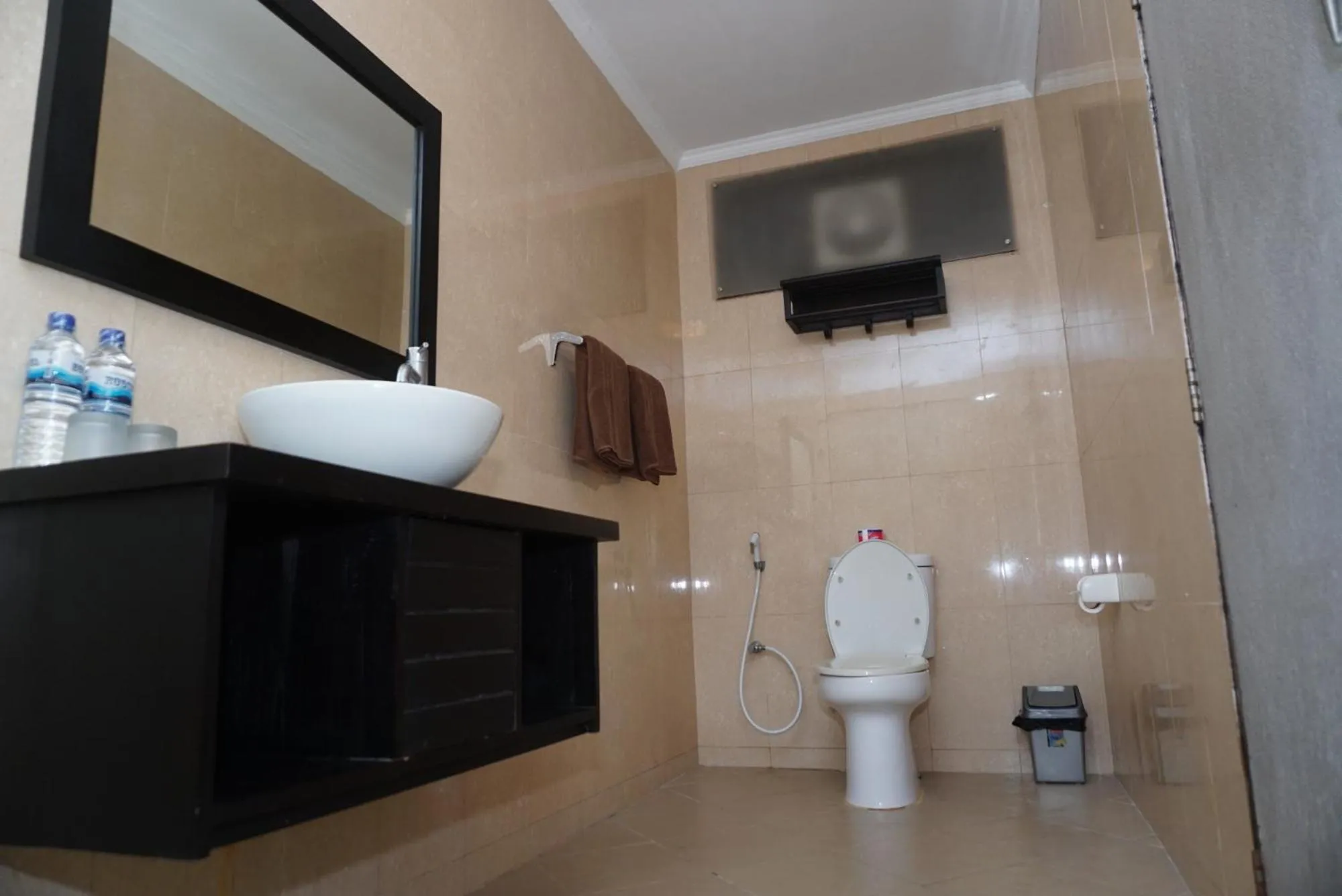 Bathroom in Sarinande Hotel