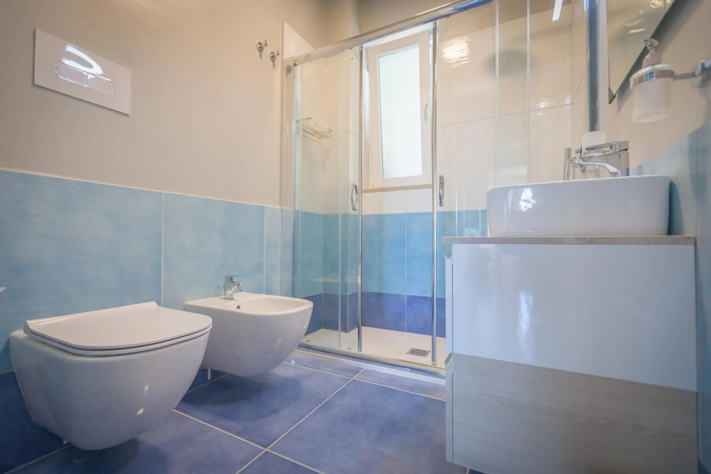 Bathroom in Residence Delfino, Portorosa