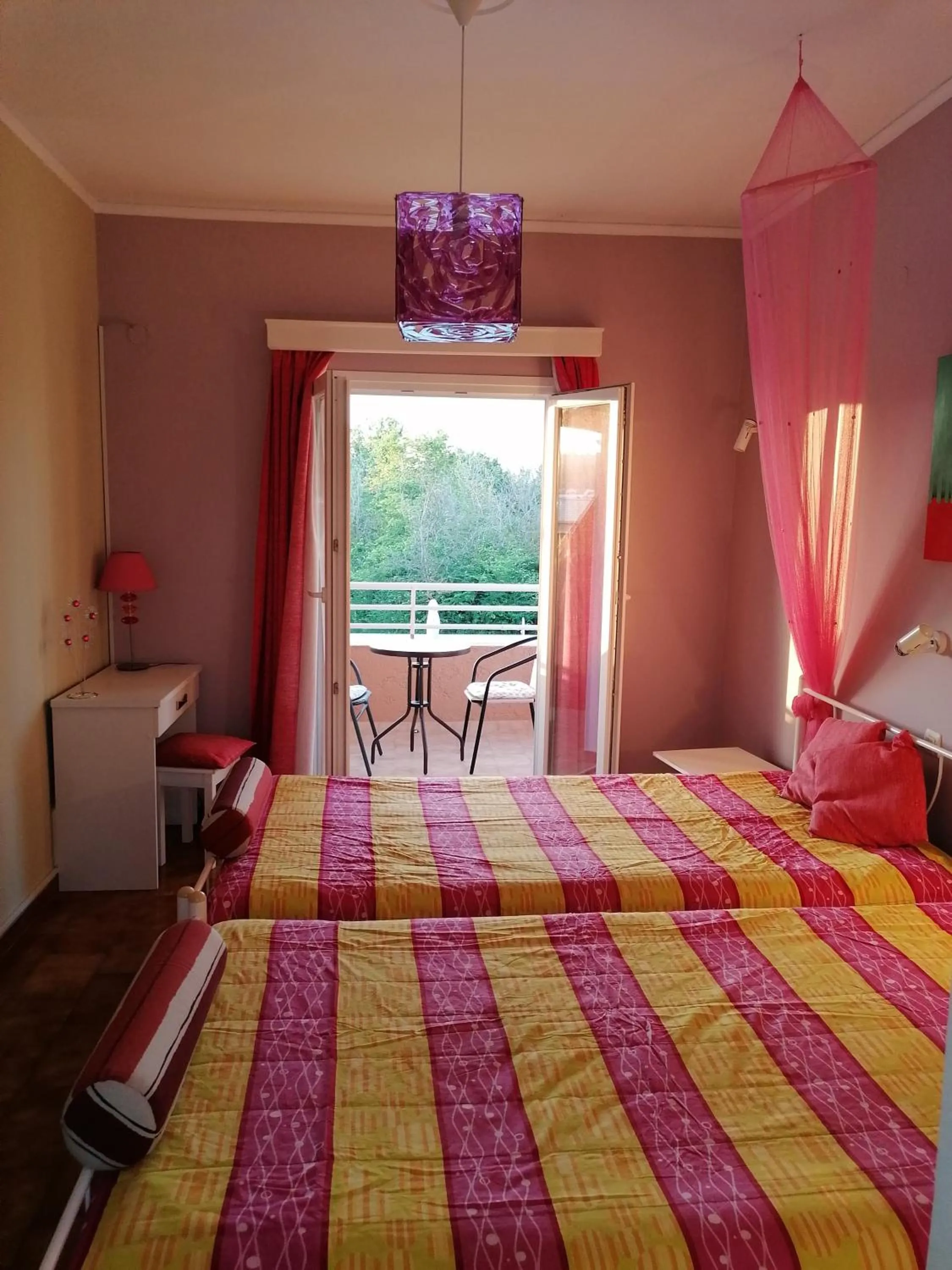 Photo of the whole room, Bed in Sausan Hotel