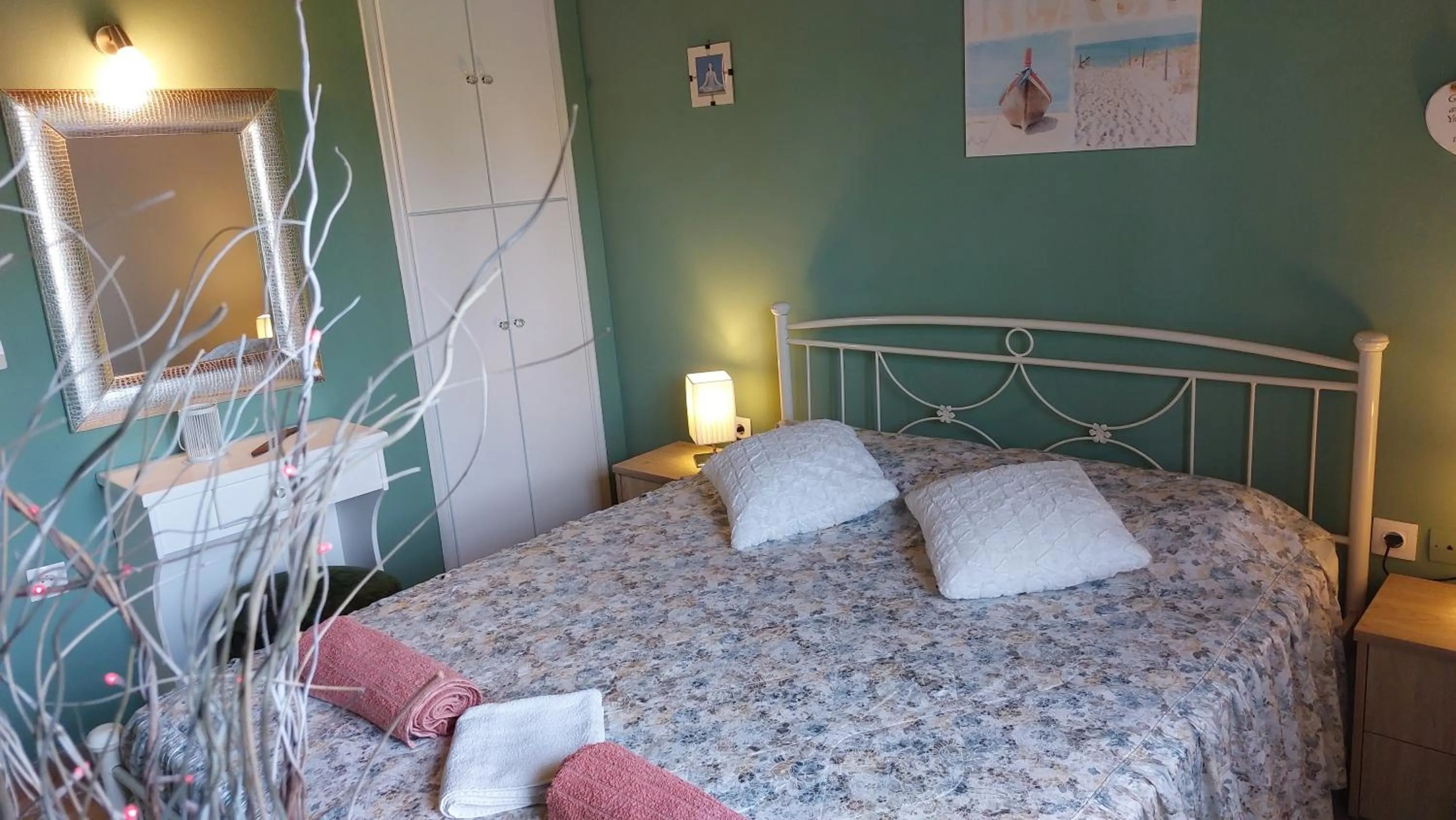 Bedroom, Bed in Sausan Hotel