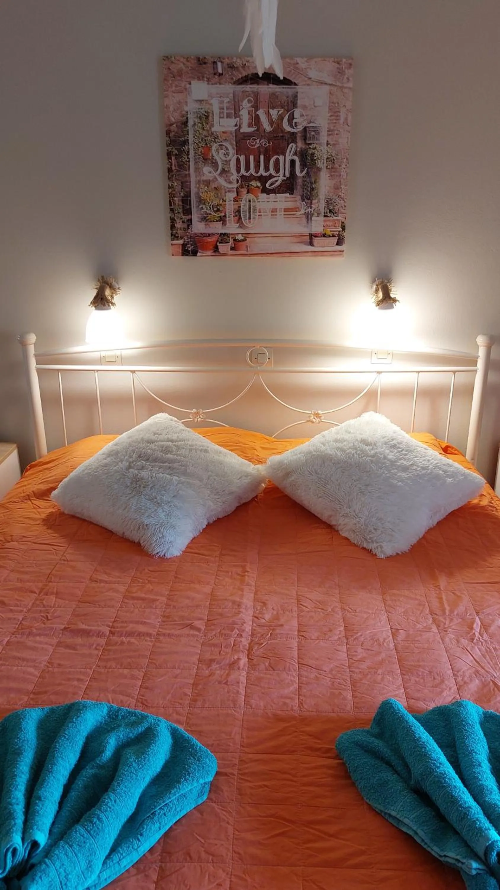 Photo of the whole room, Bed in Sausan Hotel