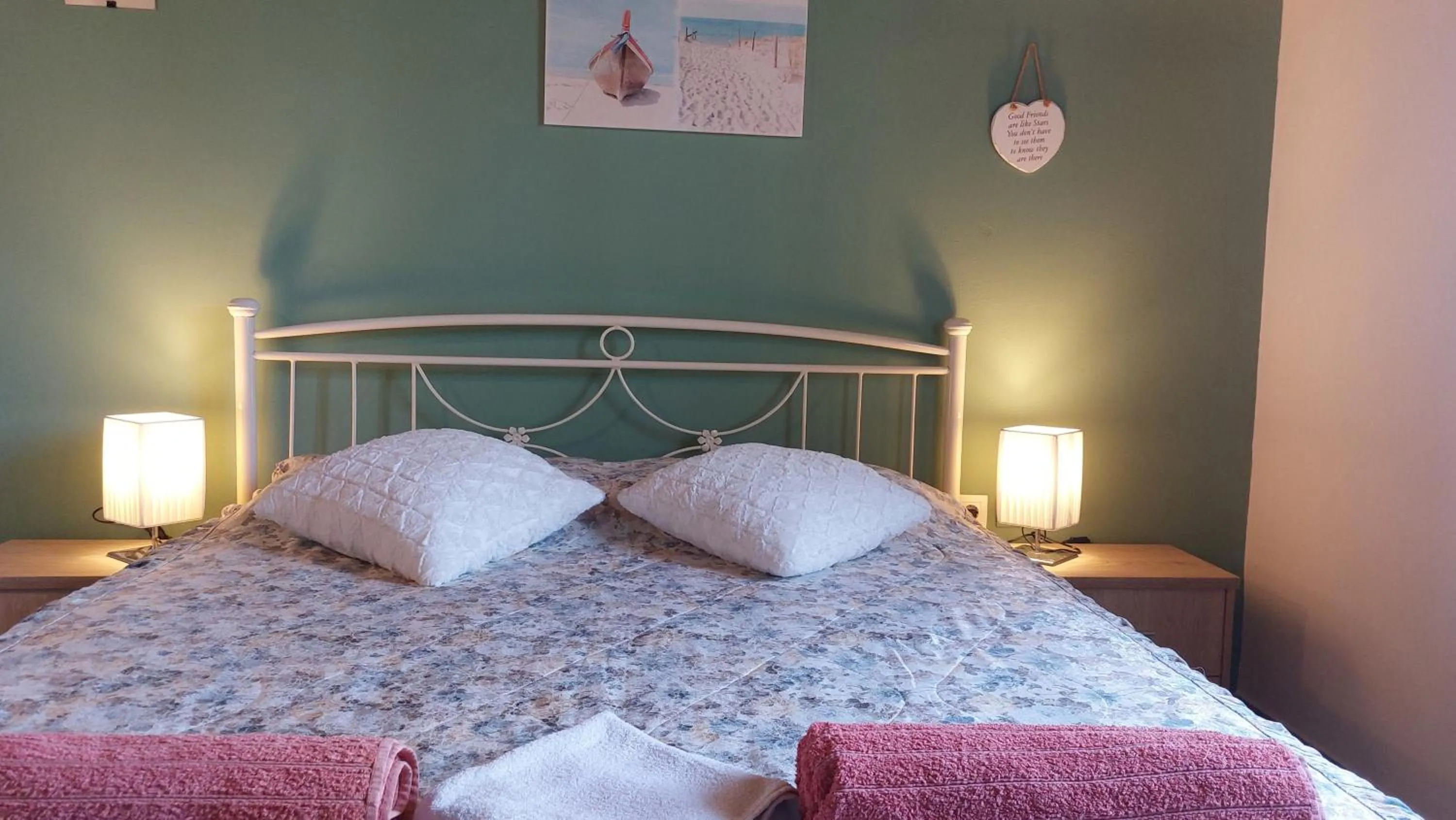 Bedroom, Bed in Sausan Hotel