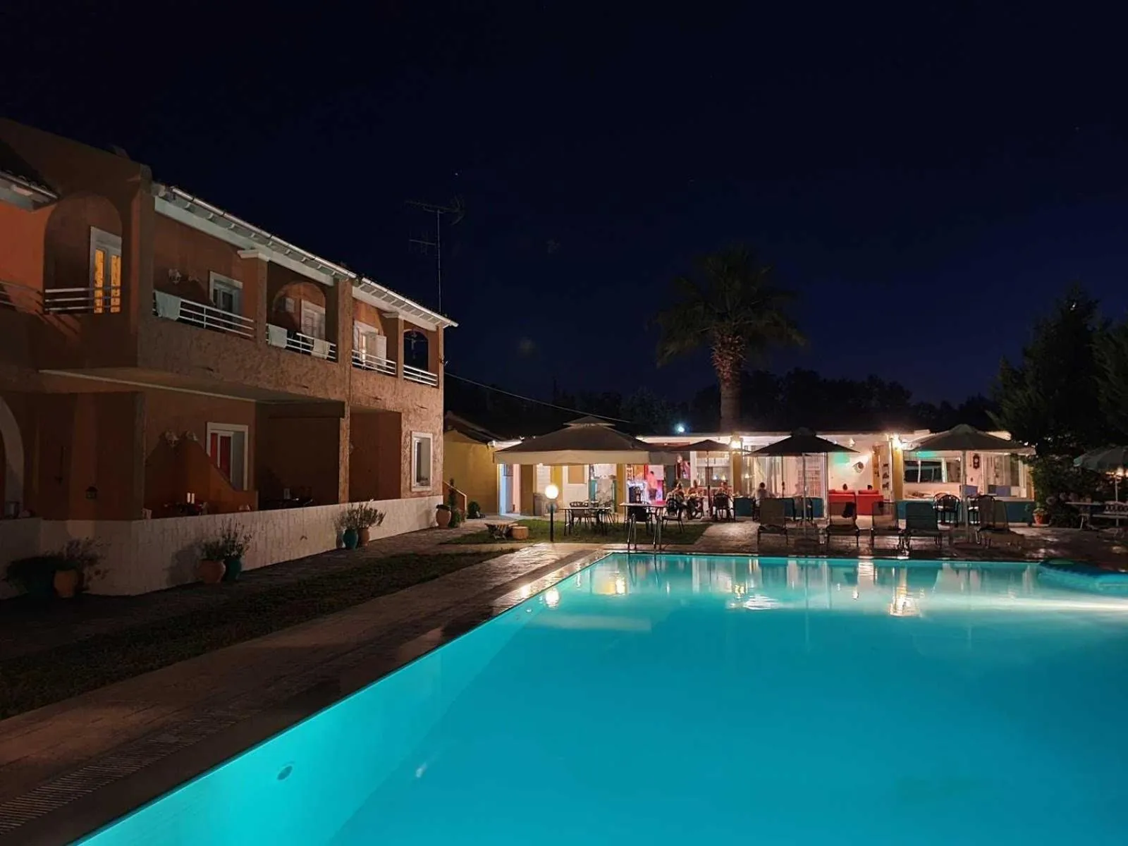 Restaurant/places to eat in Sausan Hotel